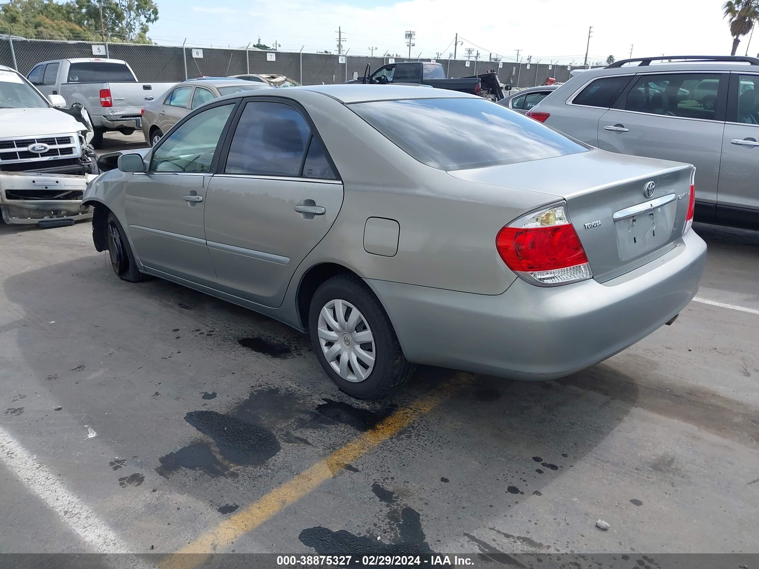 Photo 2 VIN: 4T1BE32K56U706162 - TOYOTA CAMRY 