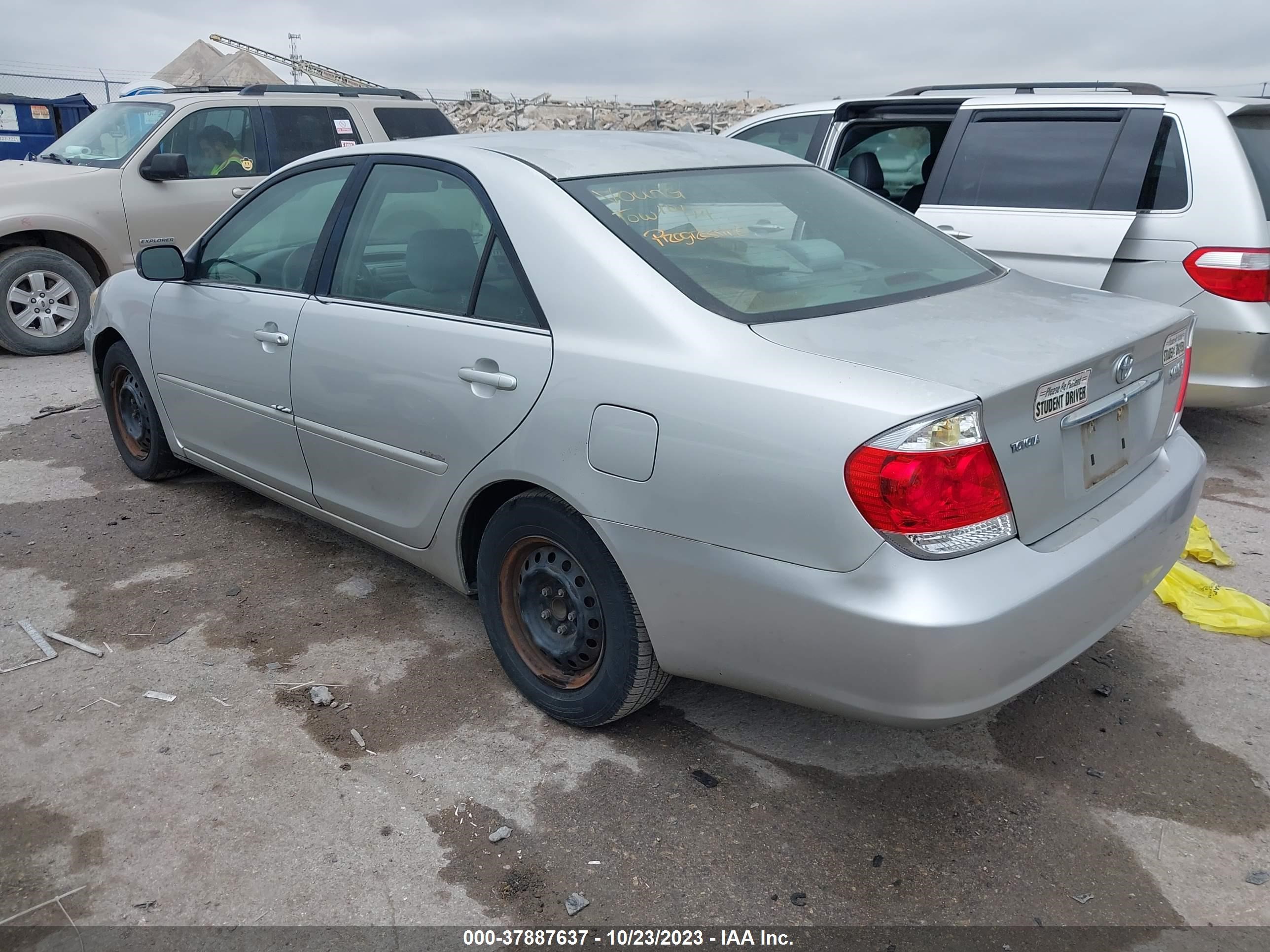 Photo 2 VIN: 4T1BE32K56U733958 - TOYOTA CAMRY 