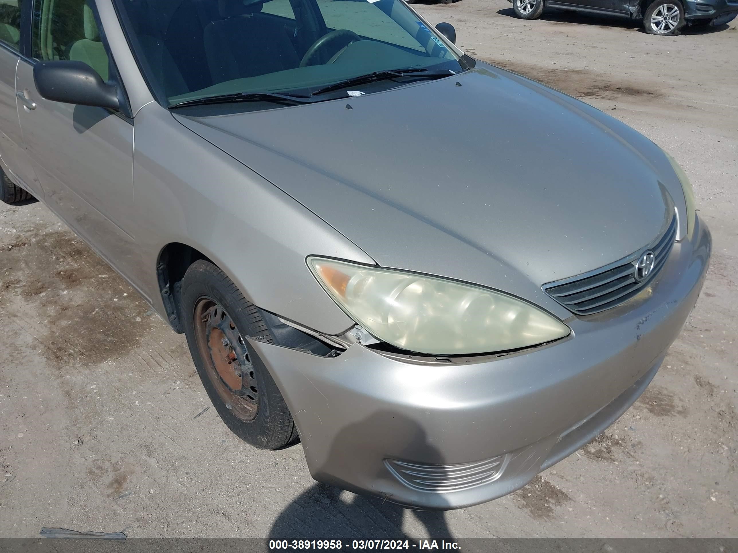 Photo 12 VIN: 4T1BE32K56U747231 - TOYOTA CAMRY 