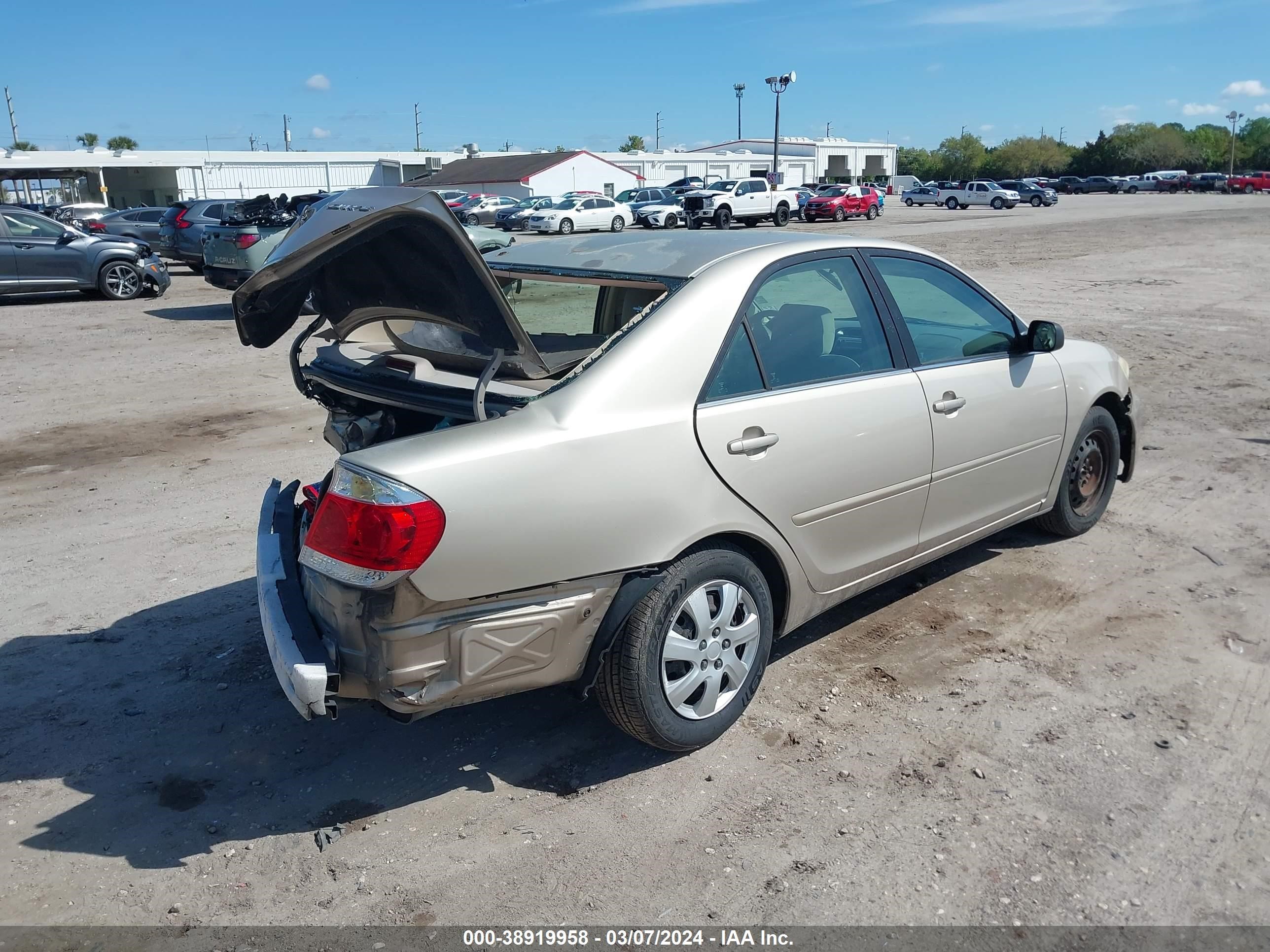 Photo 3 VIN: 4T1BE32K56U747231 - TOYOTA CAMRY 