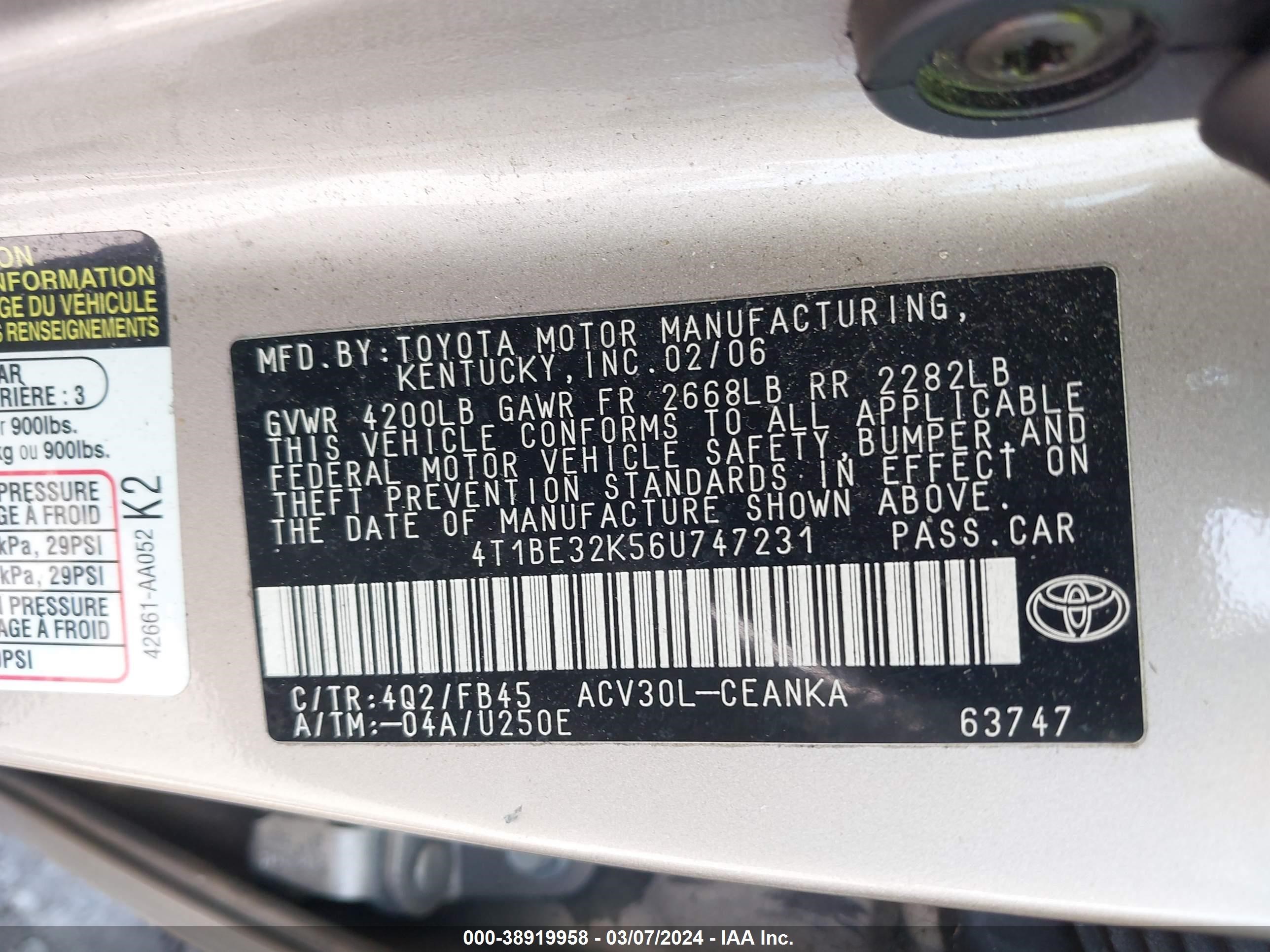 Photo 8 VIN: 4T1BE32K56U747231 - TOYOTA CAMRY 