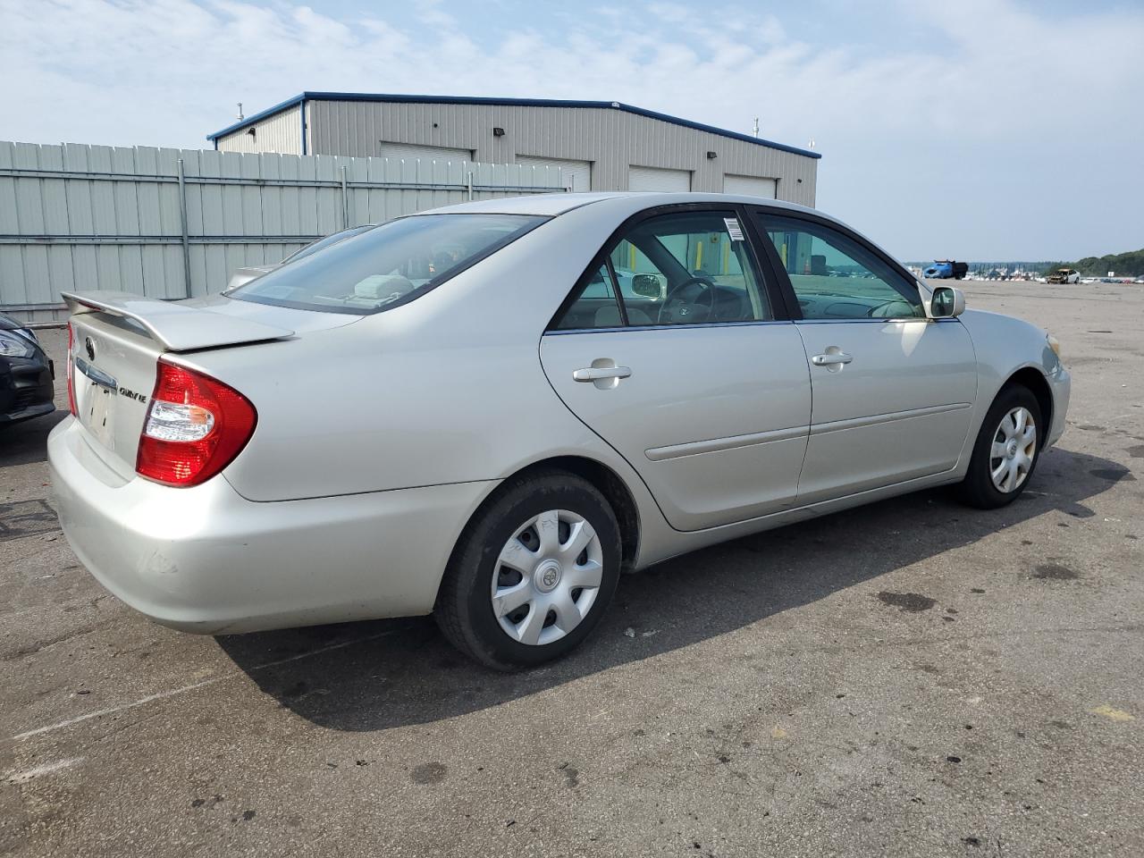 Photo 2 VIN: 4T1BE32K62U111640 - TOYOTA CAMRY 