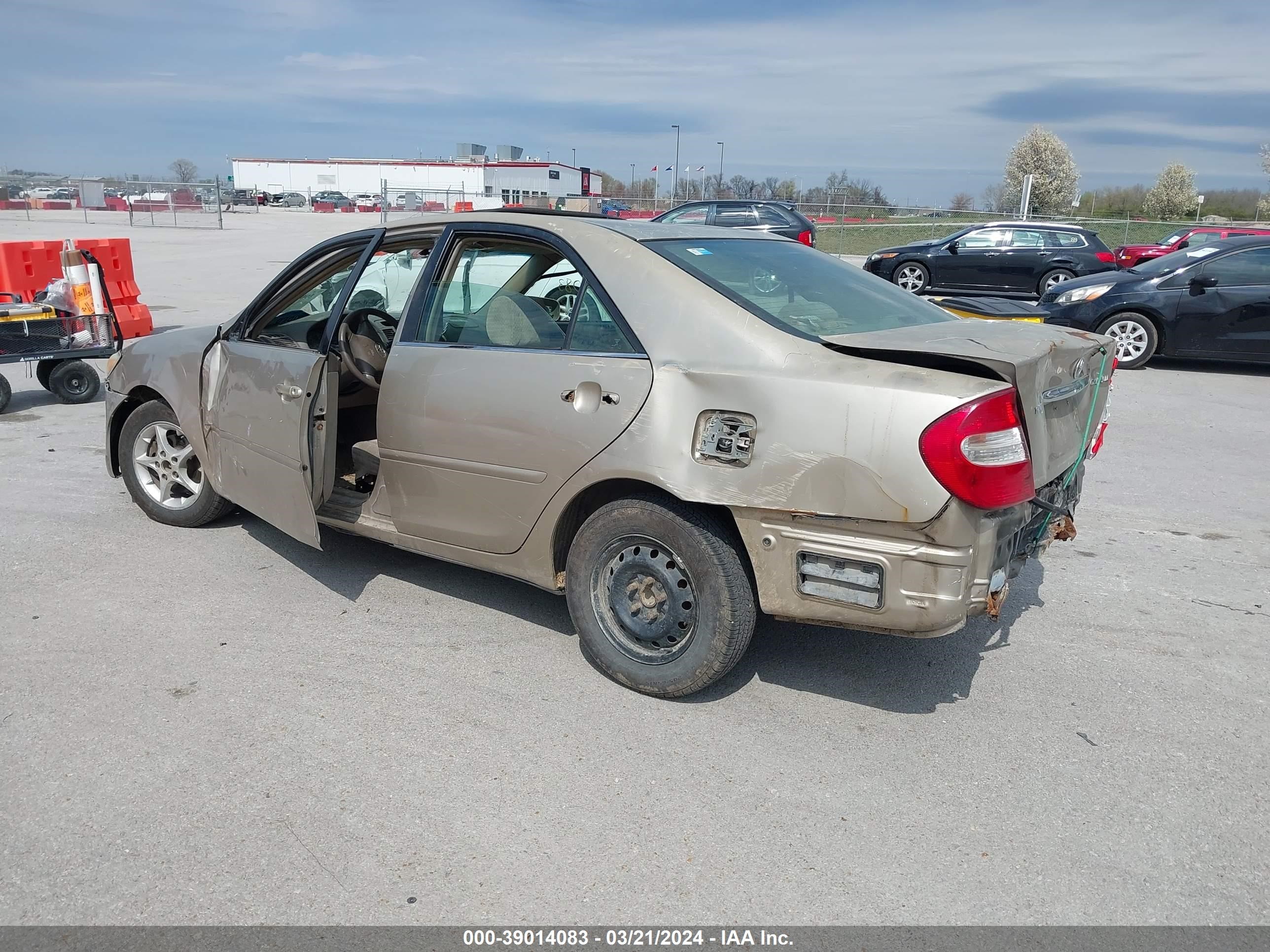 Photo 2 VIN: 4T1BE32K62U548411 - TOYOTA CAMRY 