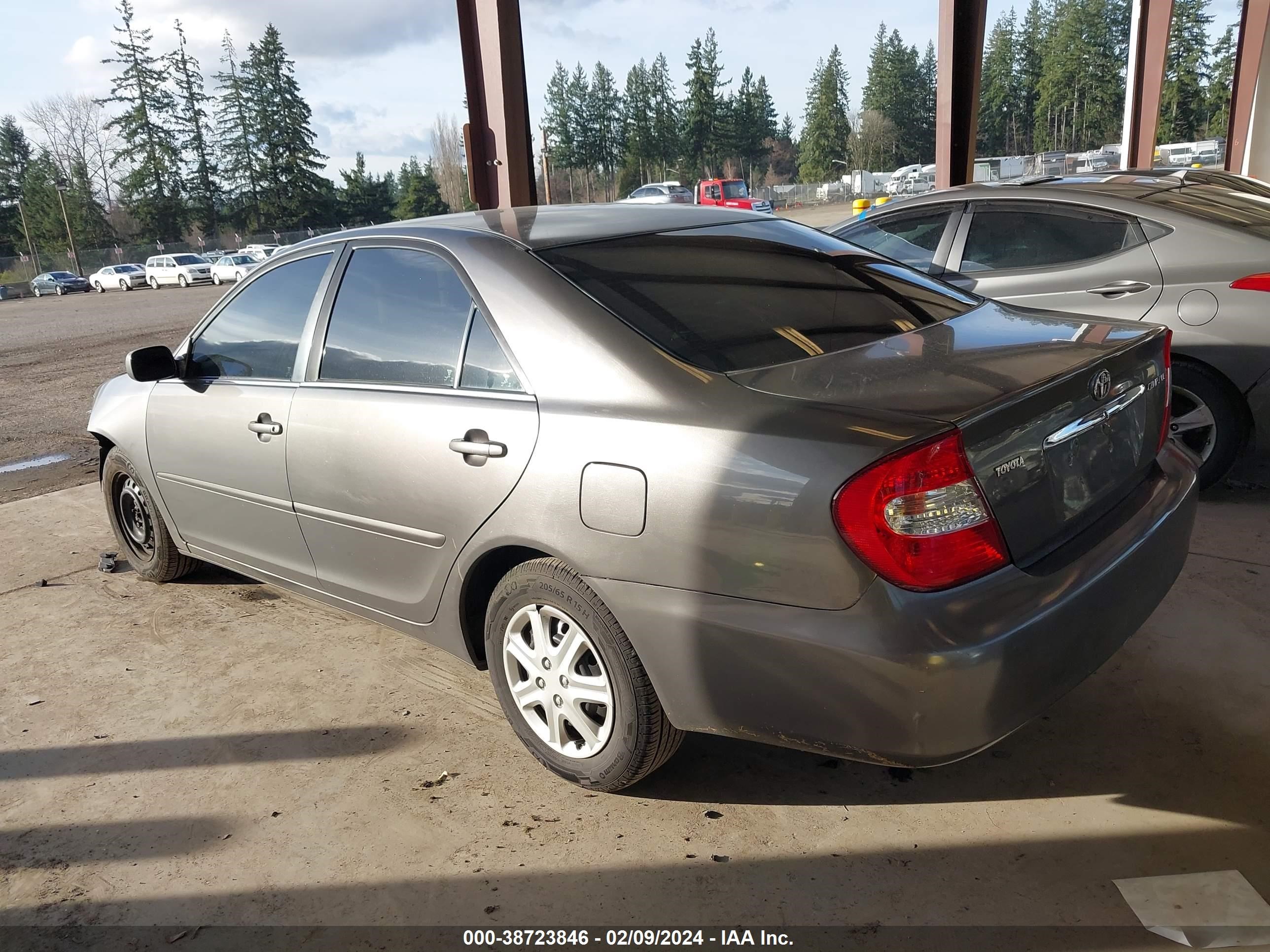 Photo 2 VIN: 4T1BE32K62U589234 - TOYOTA CAMRY 