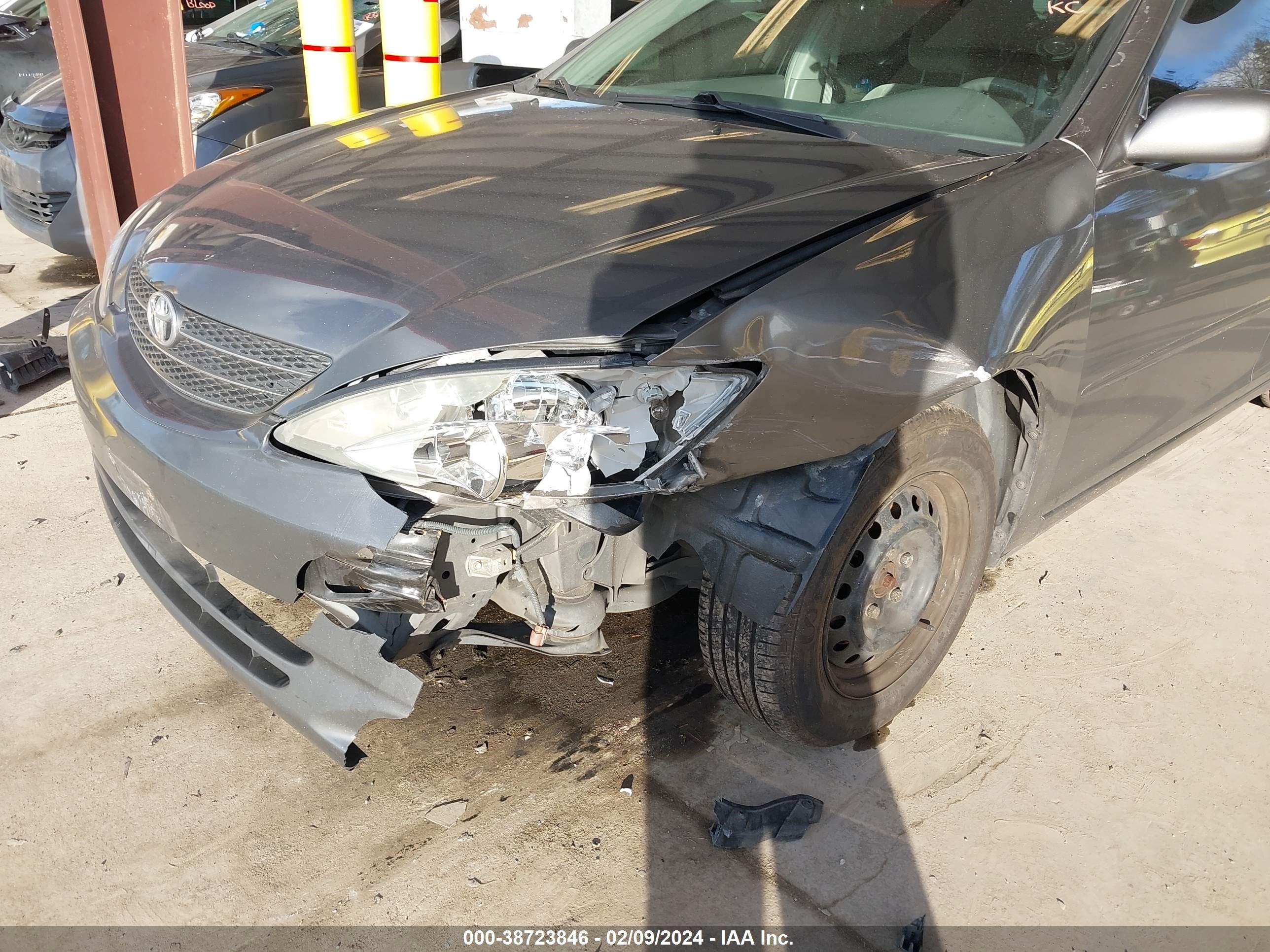 Photo 5 VIN: 4T1BE32K62U589234 - TOYOTA CAMRY 