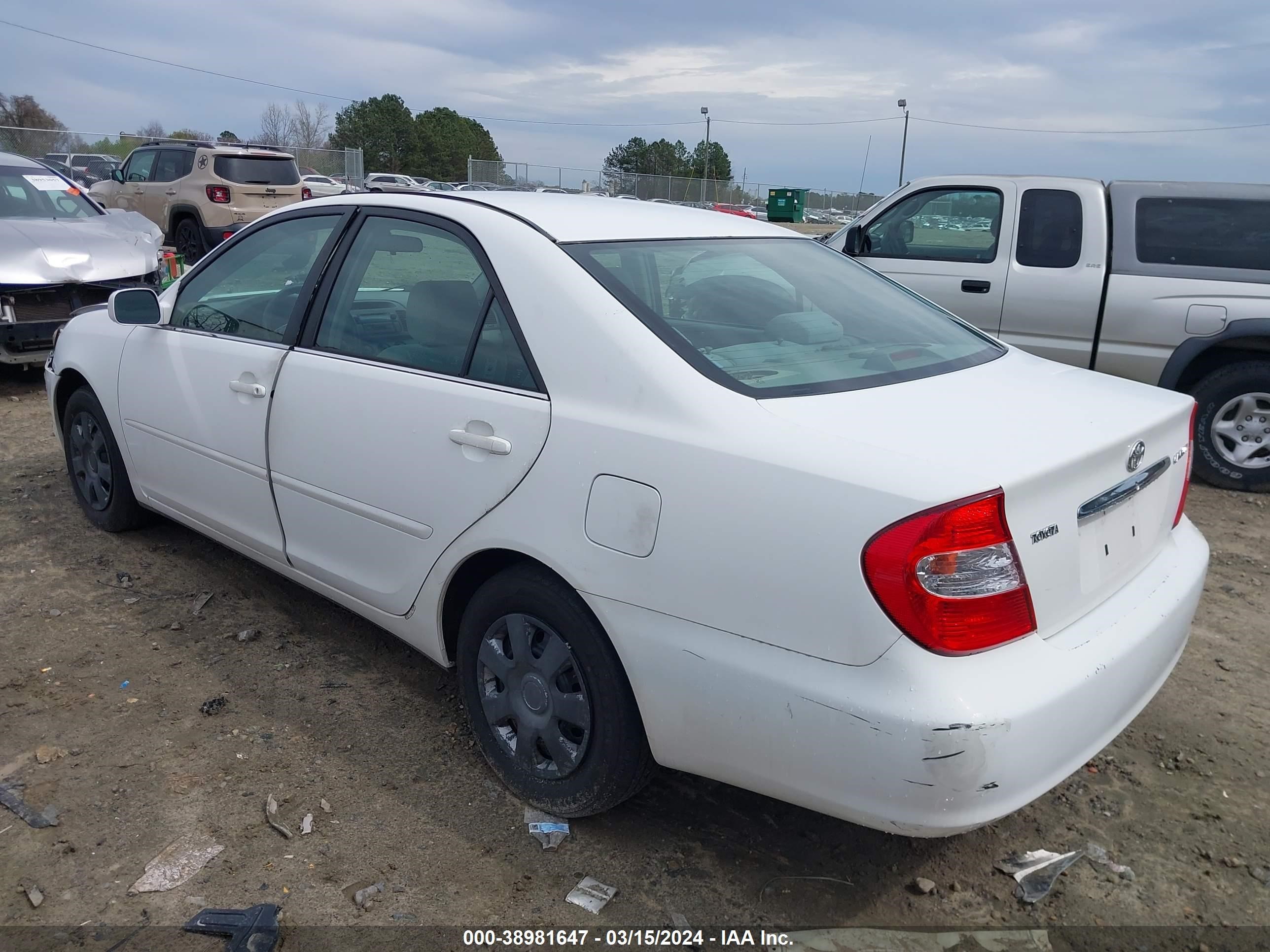 Photo 2 VIN: 4T1BE32K64U262724 - TOYOTA CAMRY 