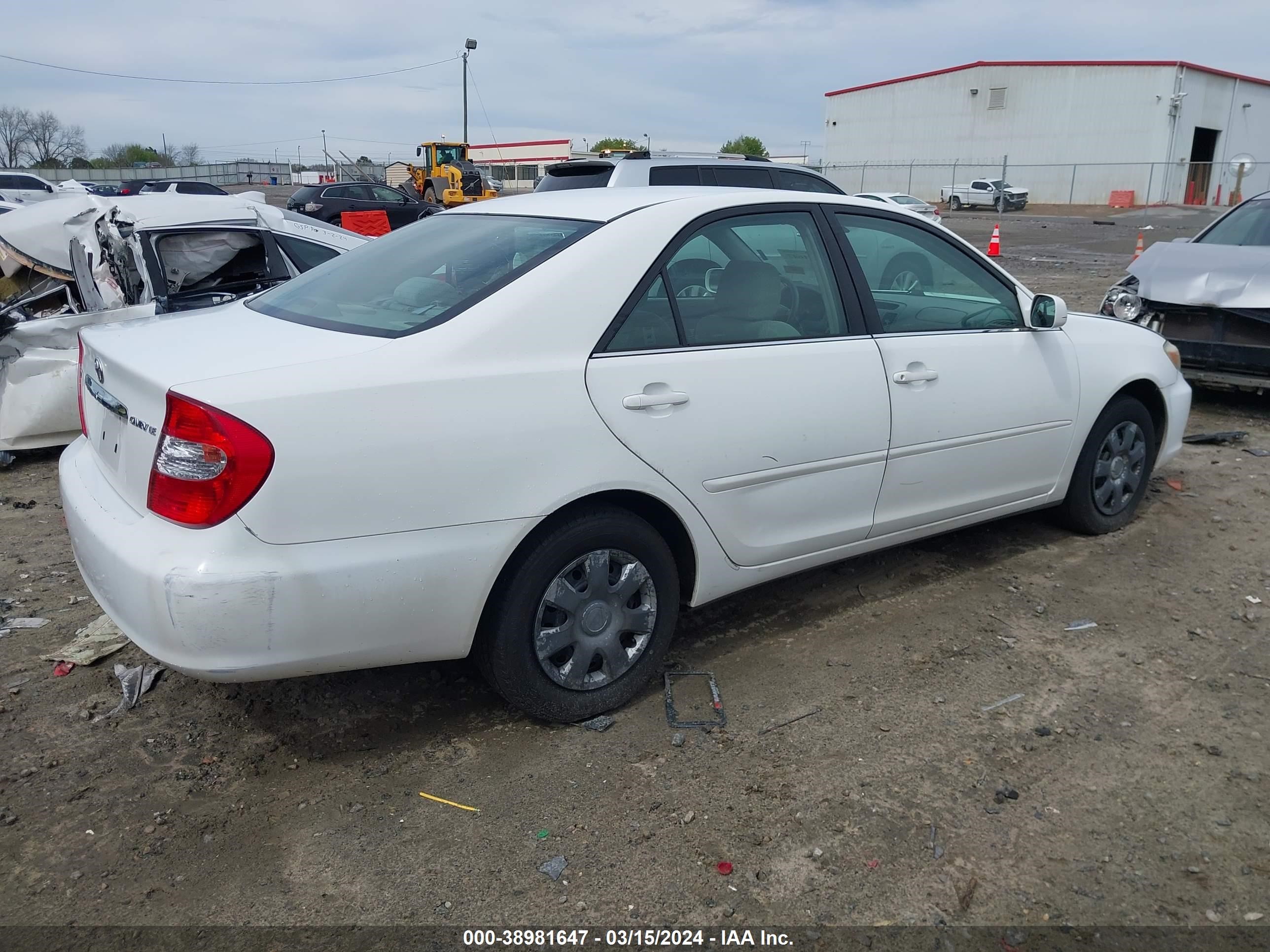 Photo 3 VIN: 4T1BE32K64U262724 - TOYOTA CAMRY 