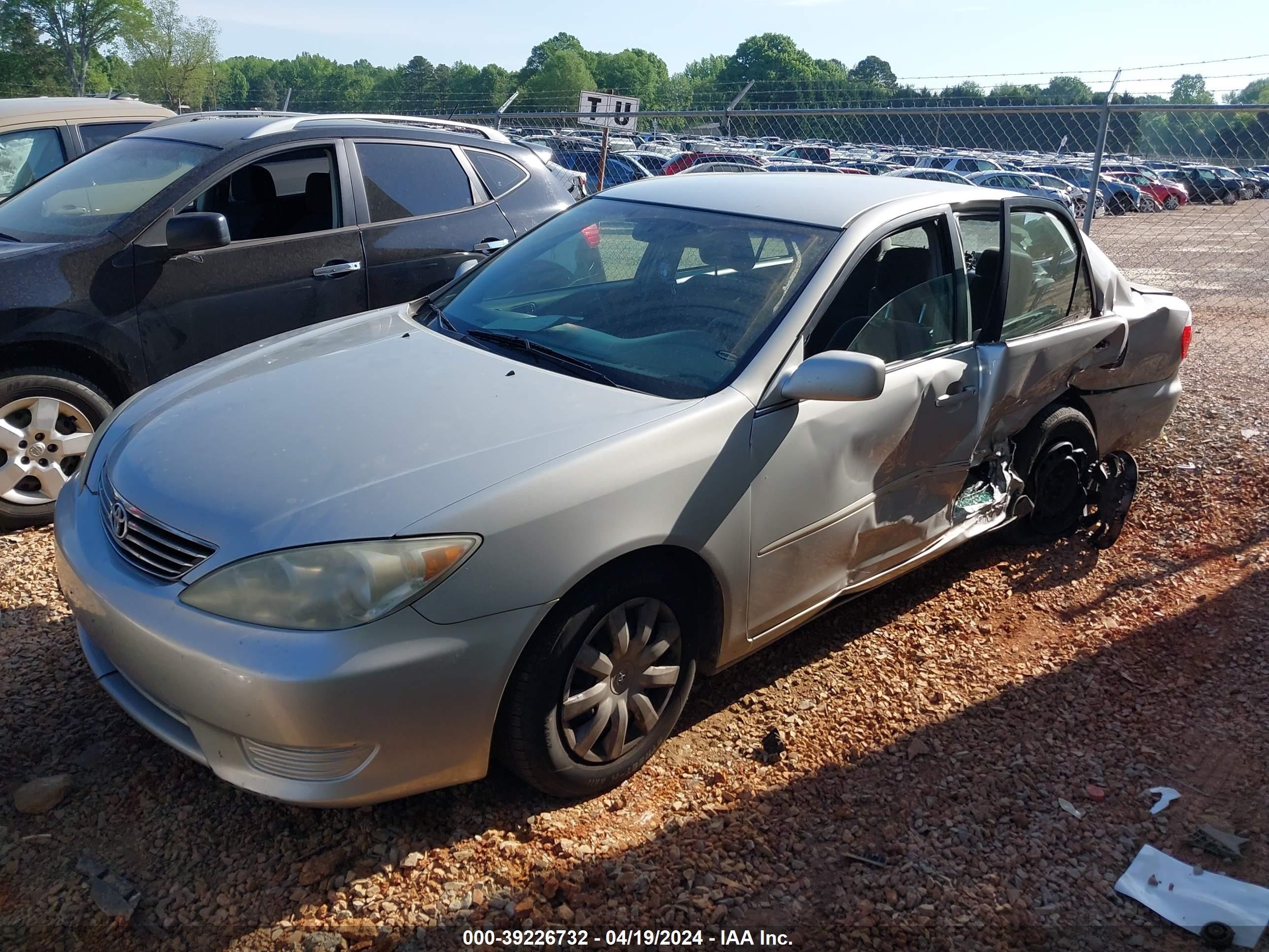 Photo 1 VIN: 4T1BE32K65U506695 - TOYOTA CAMRY 