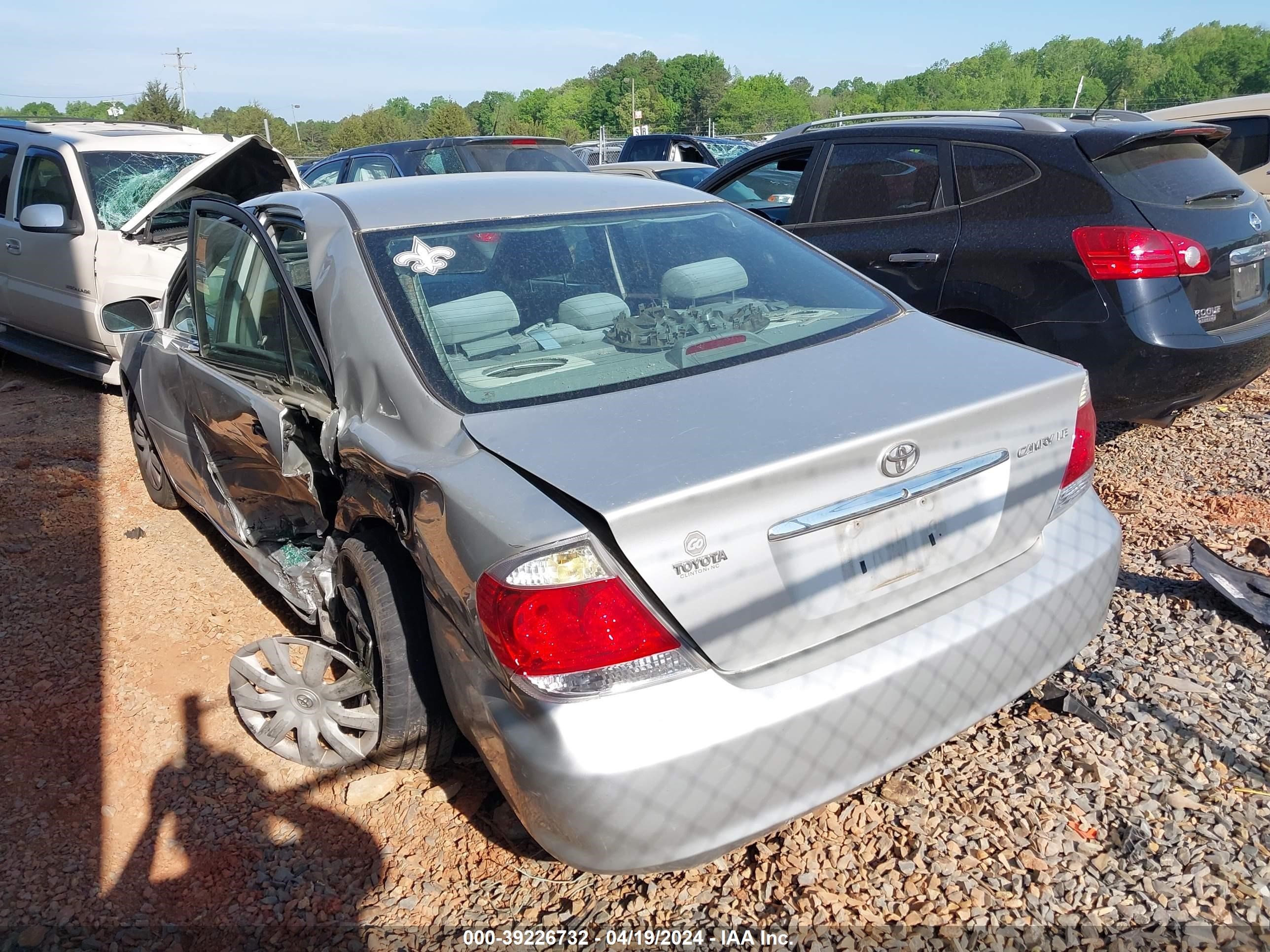 Photo 2 VIN: 4T1BE32K65U506695 - TOYOTA CAMRY 