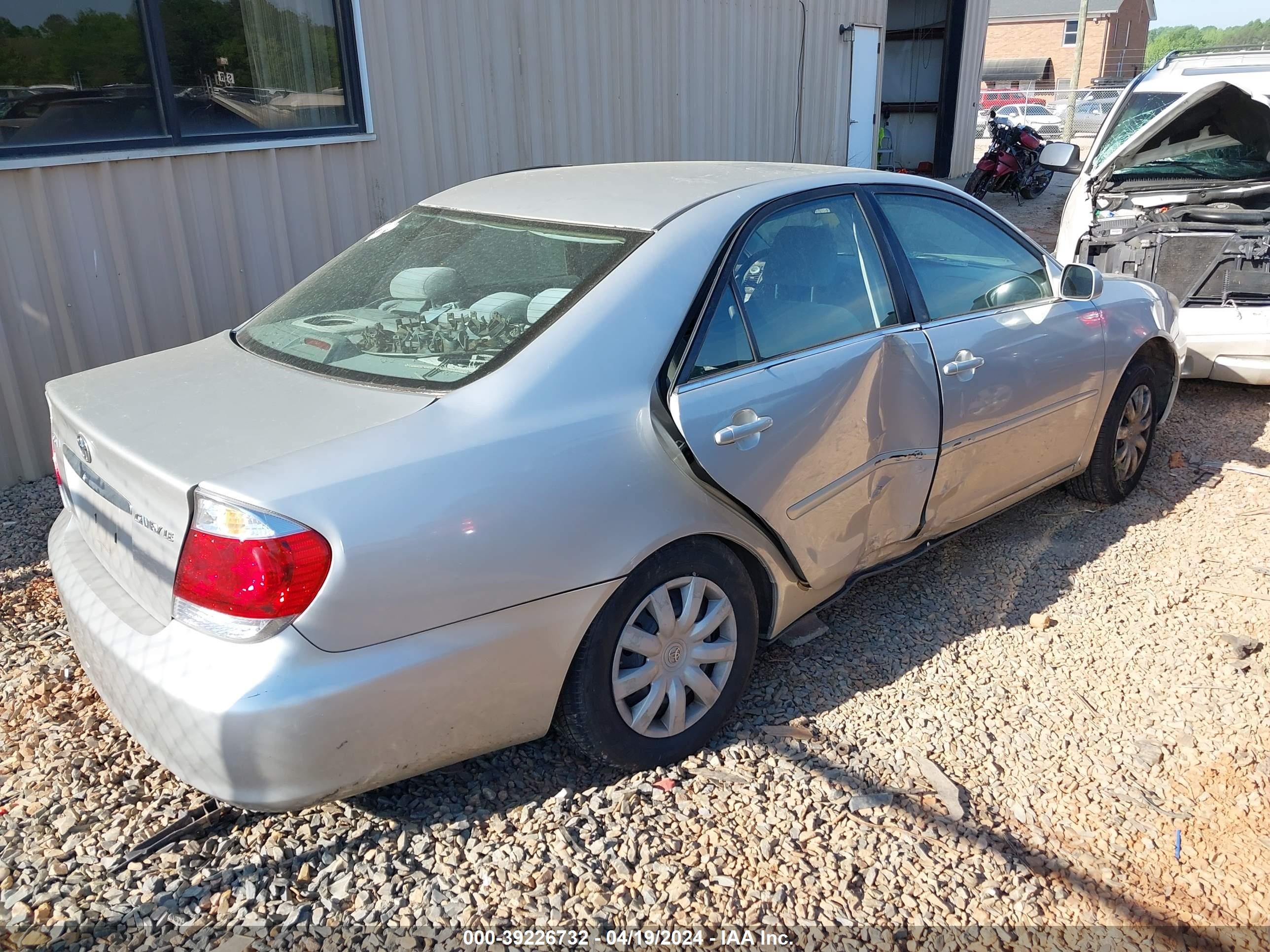 Photo 3 VIN: 4T1BE32K65U506695 - TOYOTA CAMRY 