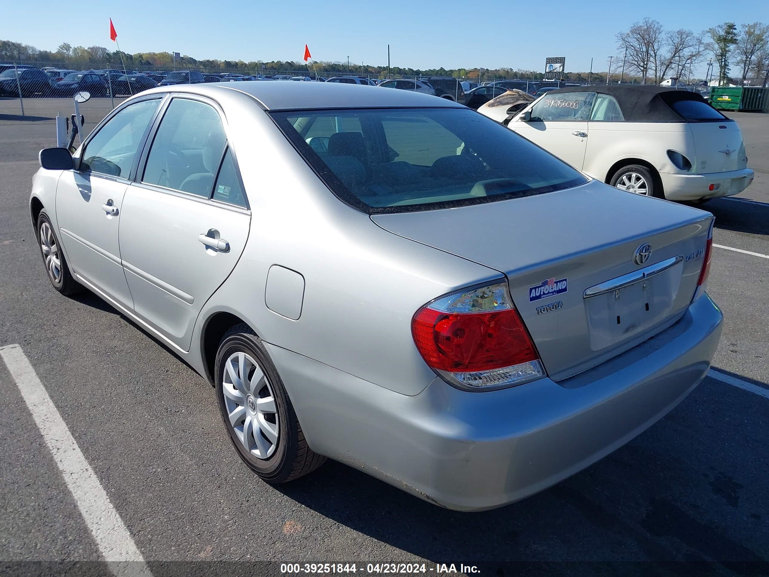 Photo 2 VIN: 4T1BE32K65U535839 - TOYOTA CAMRY 