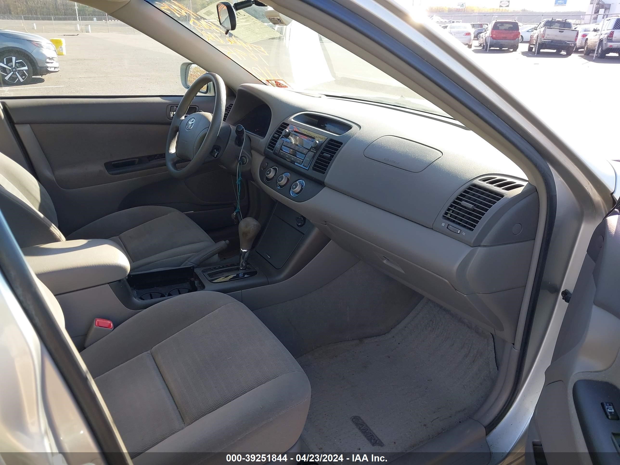 Photo 4 VIN: 4T1BE32K65U535839 - TOYOTA CAMRY 