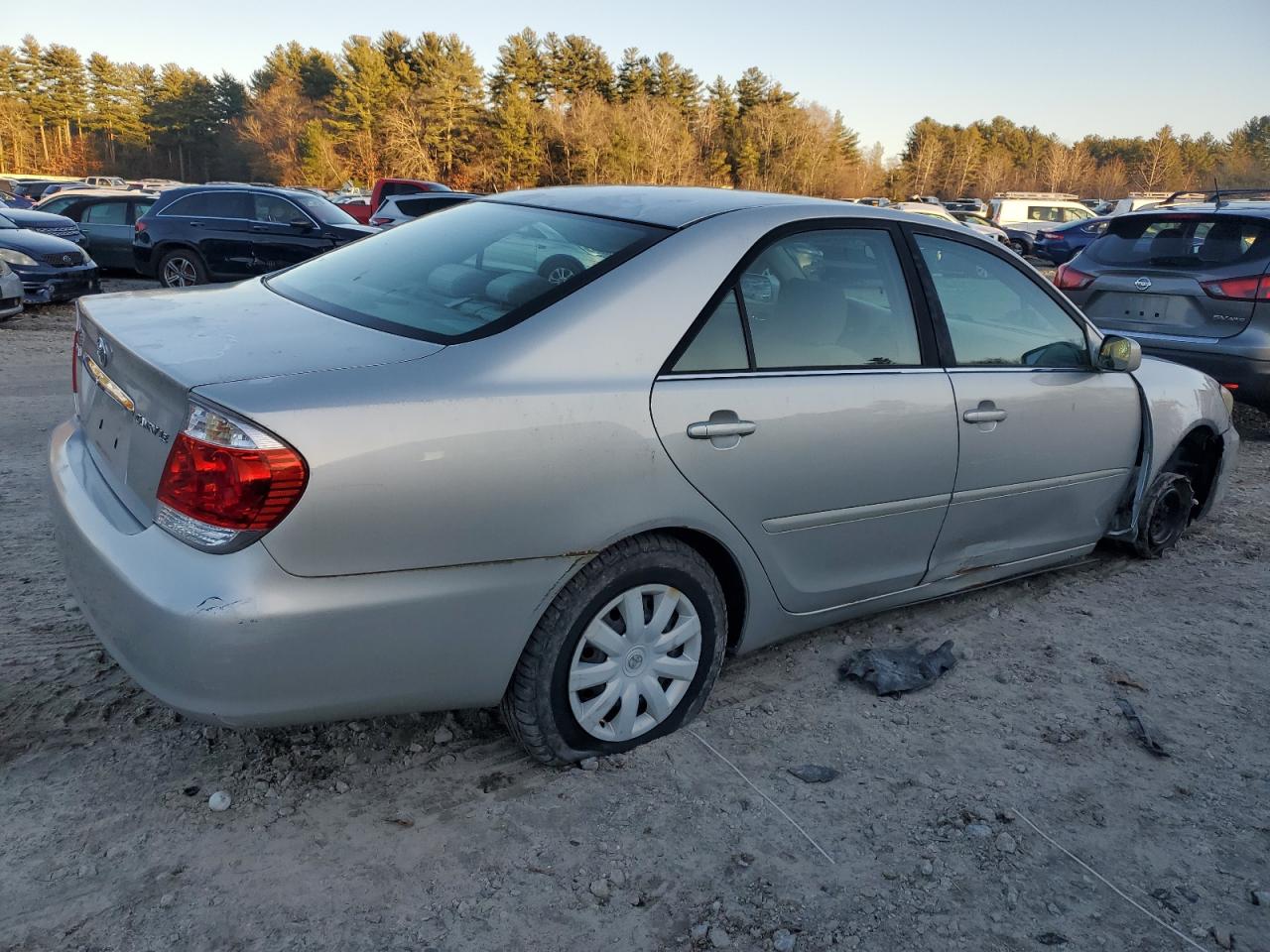 Photo 2 VIN: 4T1BE32K65U568582 - TOYOTA CAMRY 