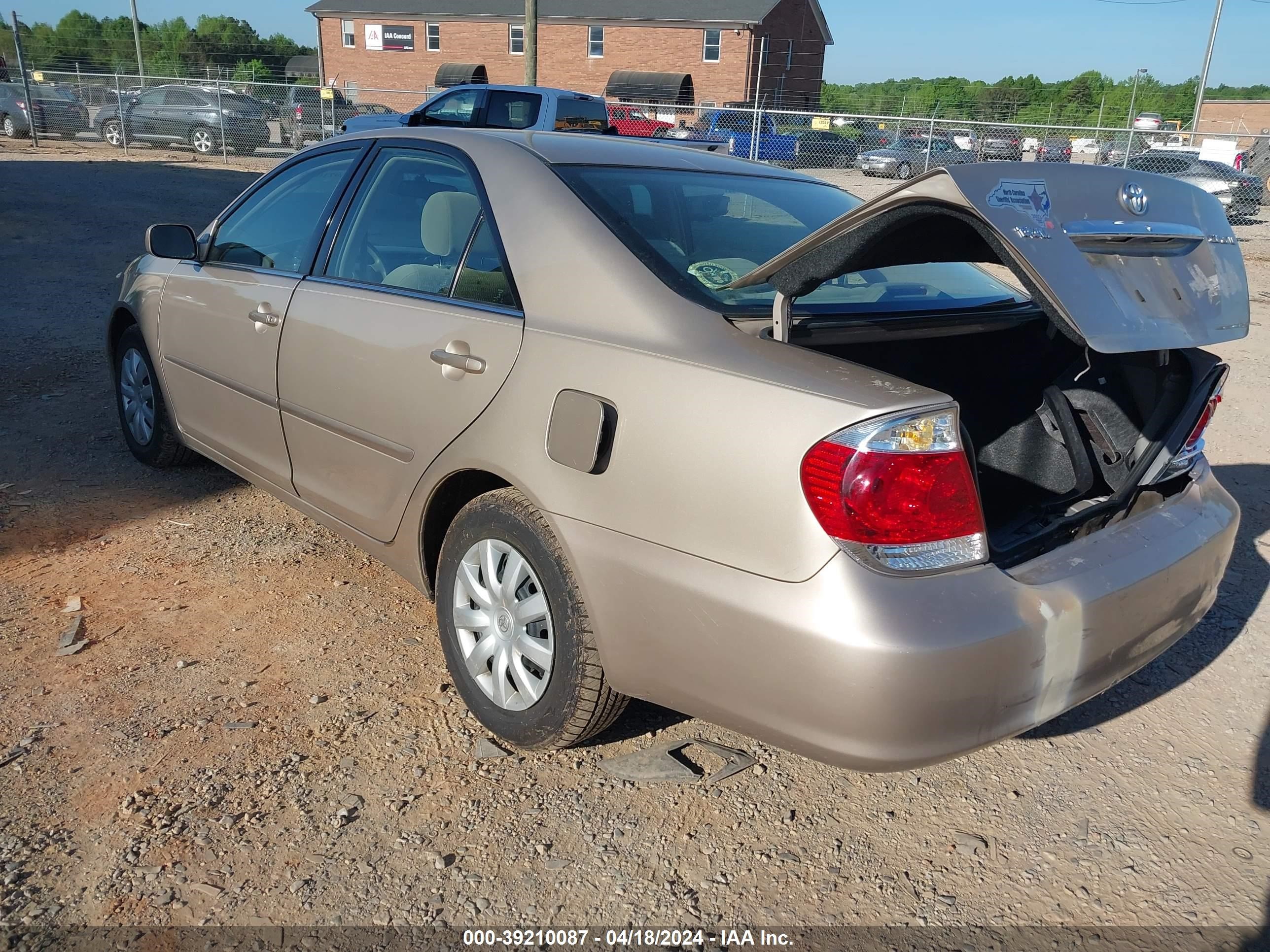 Photo 2 VIN: 4T1BE32K65U950272 - TOYOTA CAMRY 