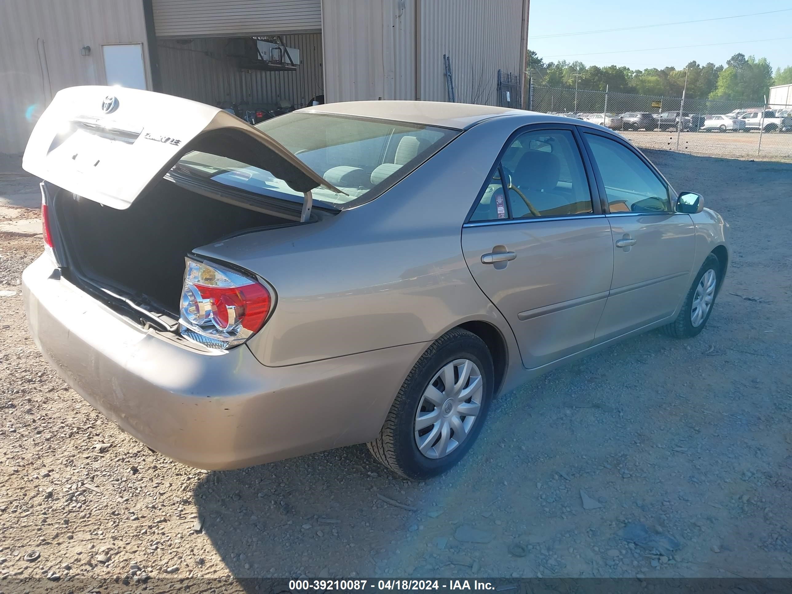 Photo 3 VIN: 4T1BE32K65U950272 - TOYOTA CAMRY 