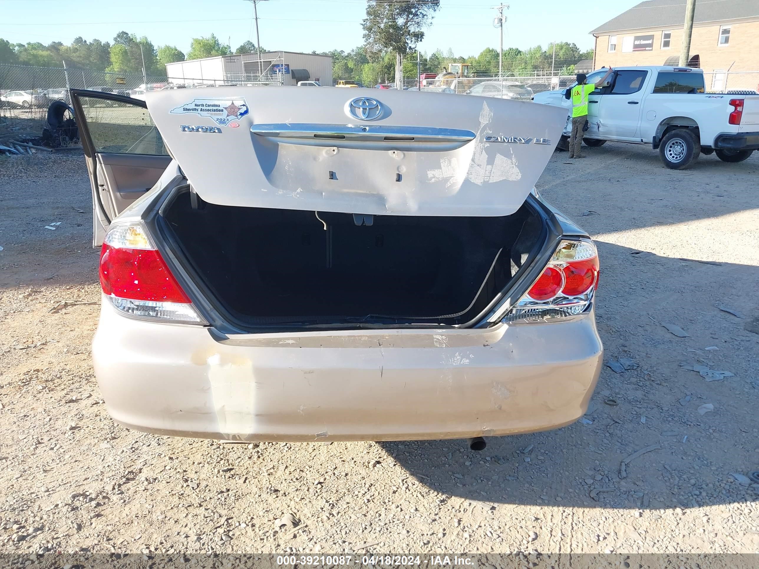 Photo 5 VIN: 4T1BE32K65U950272 - TOYOTA CAMRY 