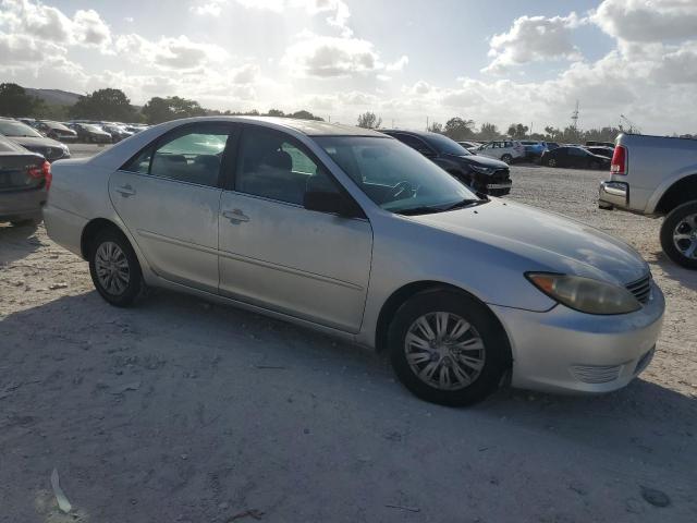 Photo 3 VIN: 4T1BE32K66U137743 - TOYOTA CAMRY LE 