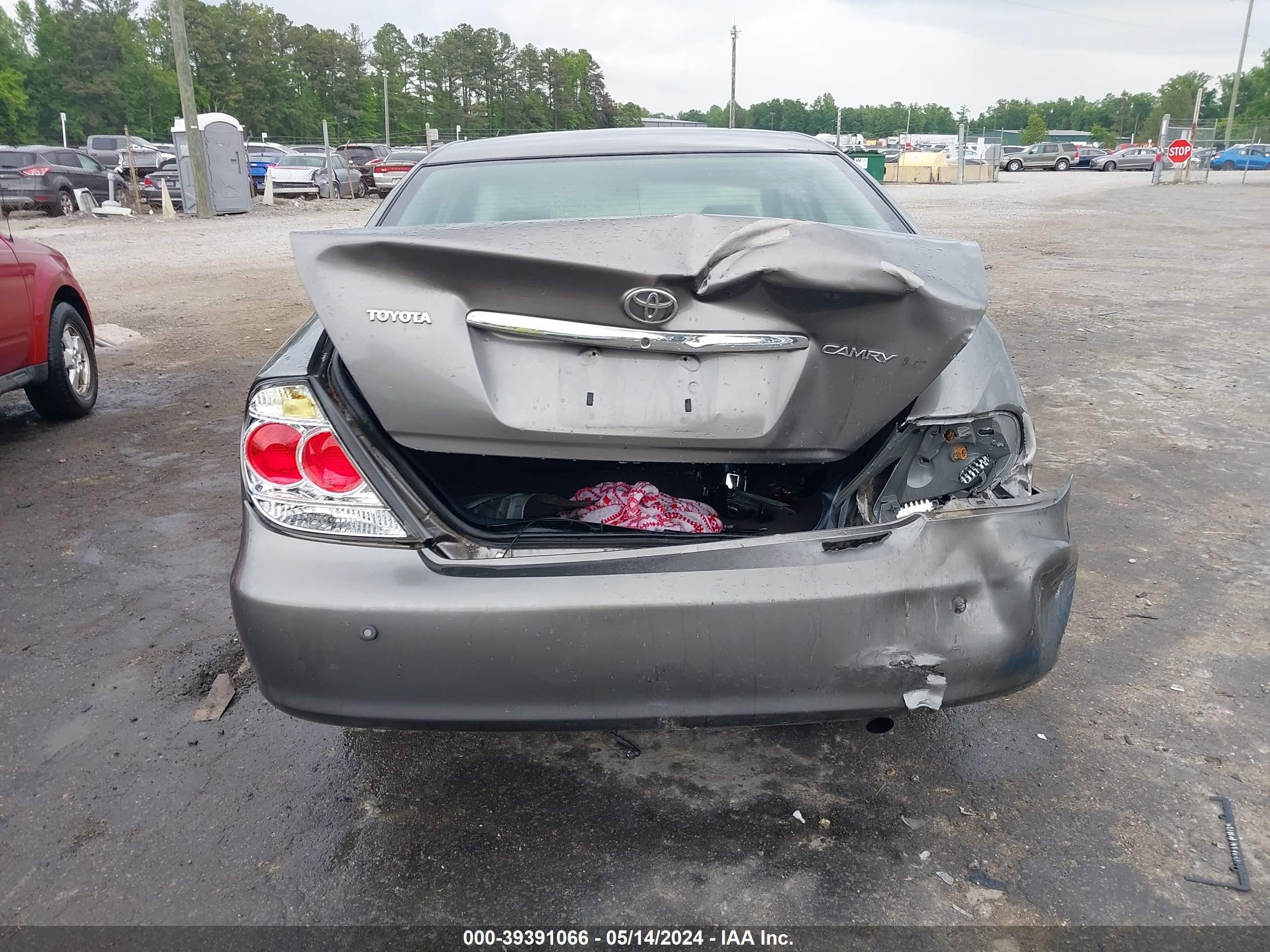 Photo 15 VIN: 4T1BE32K66U682907 - TOYOTA CAMRY 