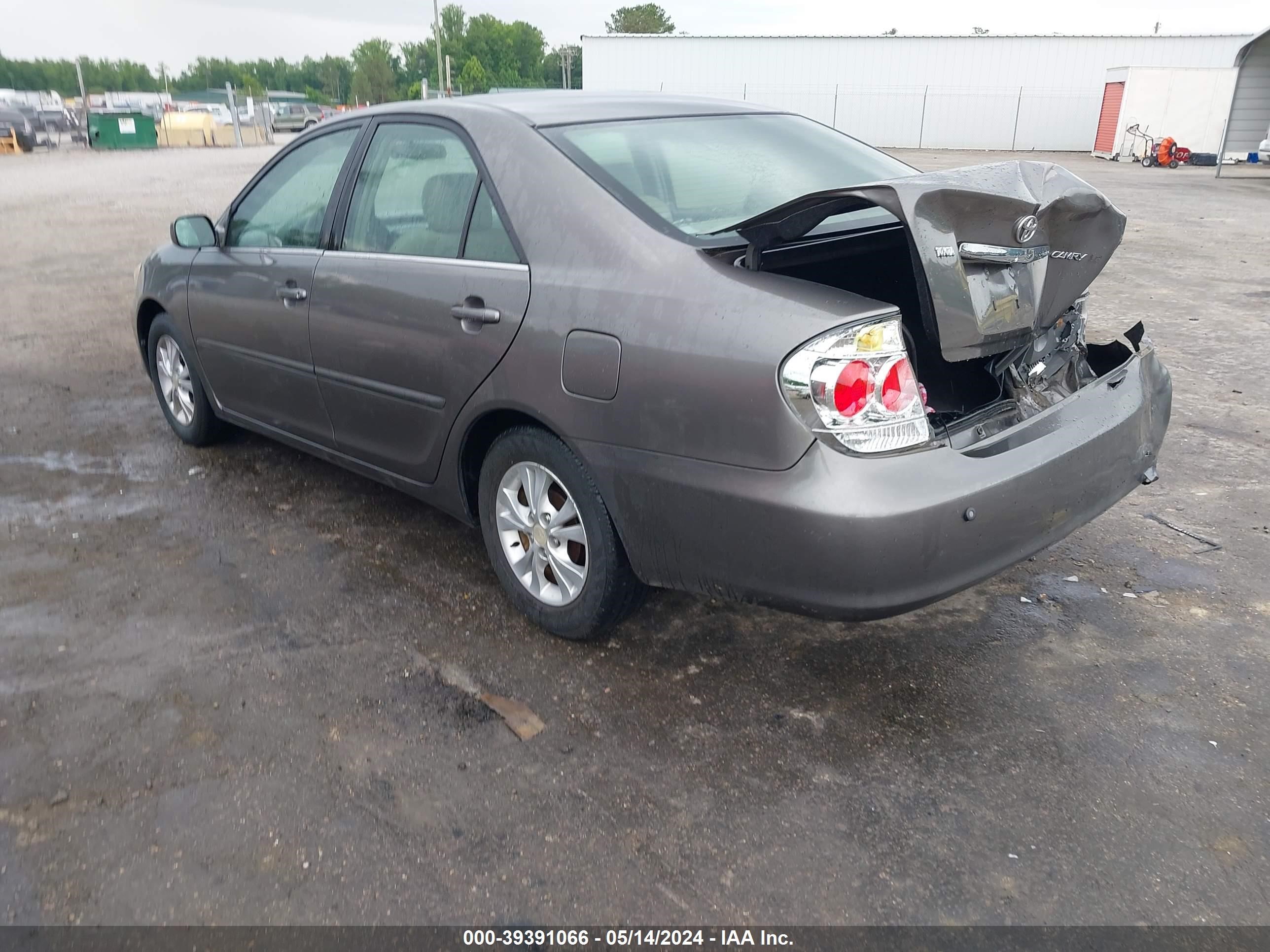 Photo 2 VIN: 4T1BE32K66U682907 - TOYOTA CAMRY 