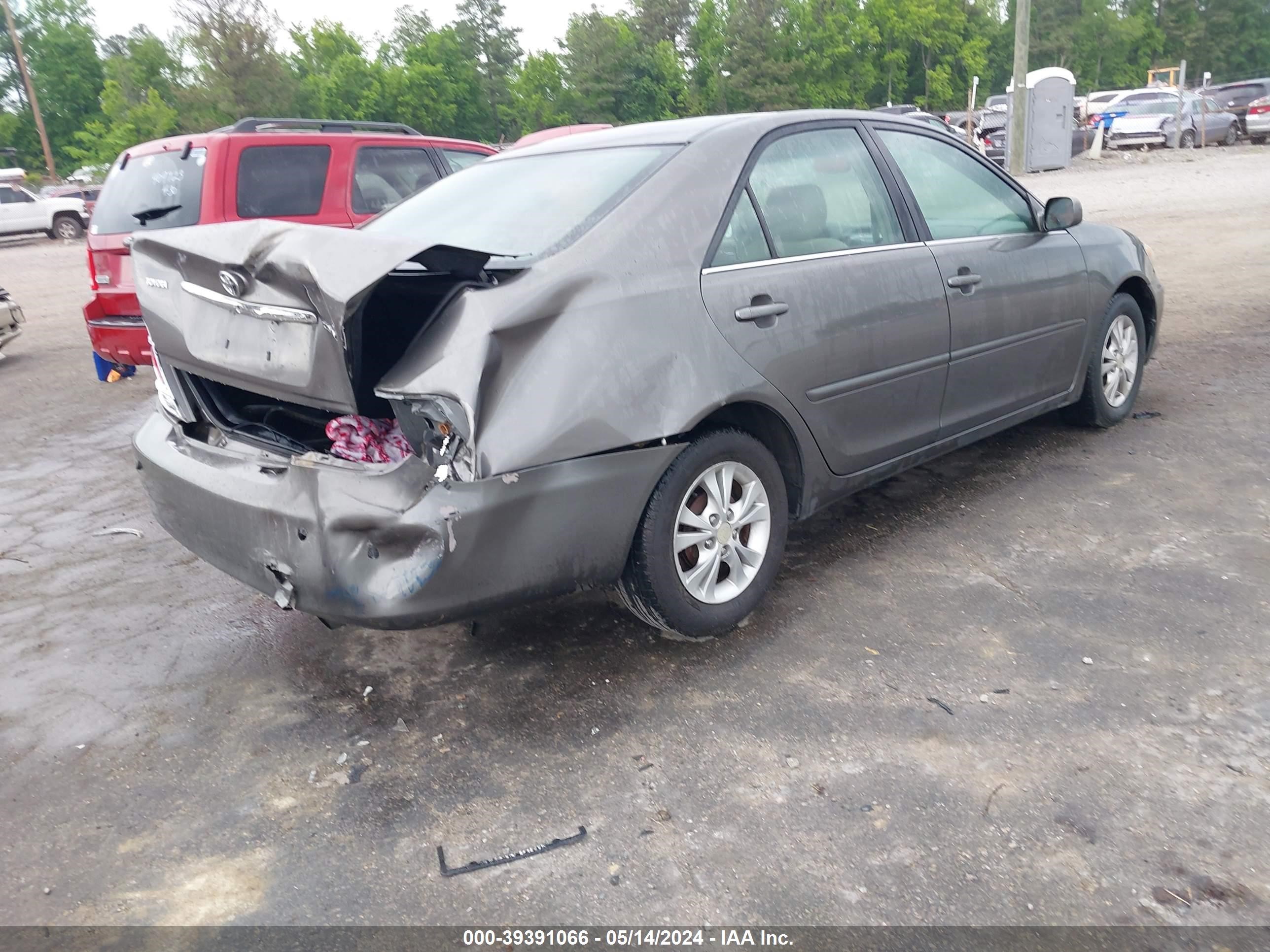 Photo 3 VIN: 4T1BE32K66U682907 - TOYOTA CAMRY 