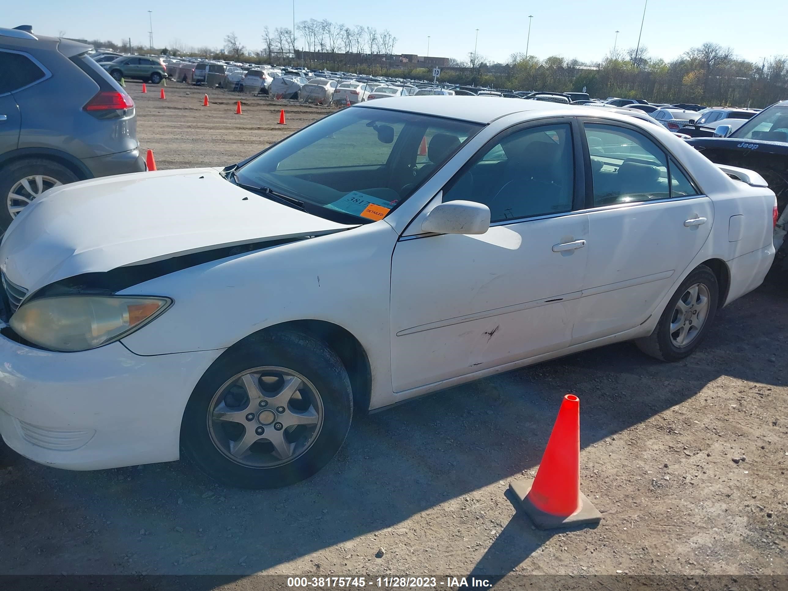 Photo 1 VIN: 4T1BE32K66U684267 - TOYOTA CAMRY 