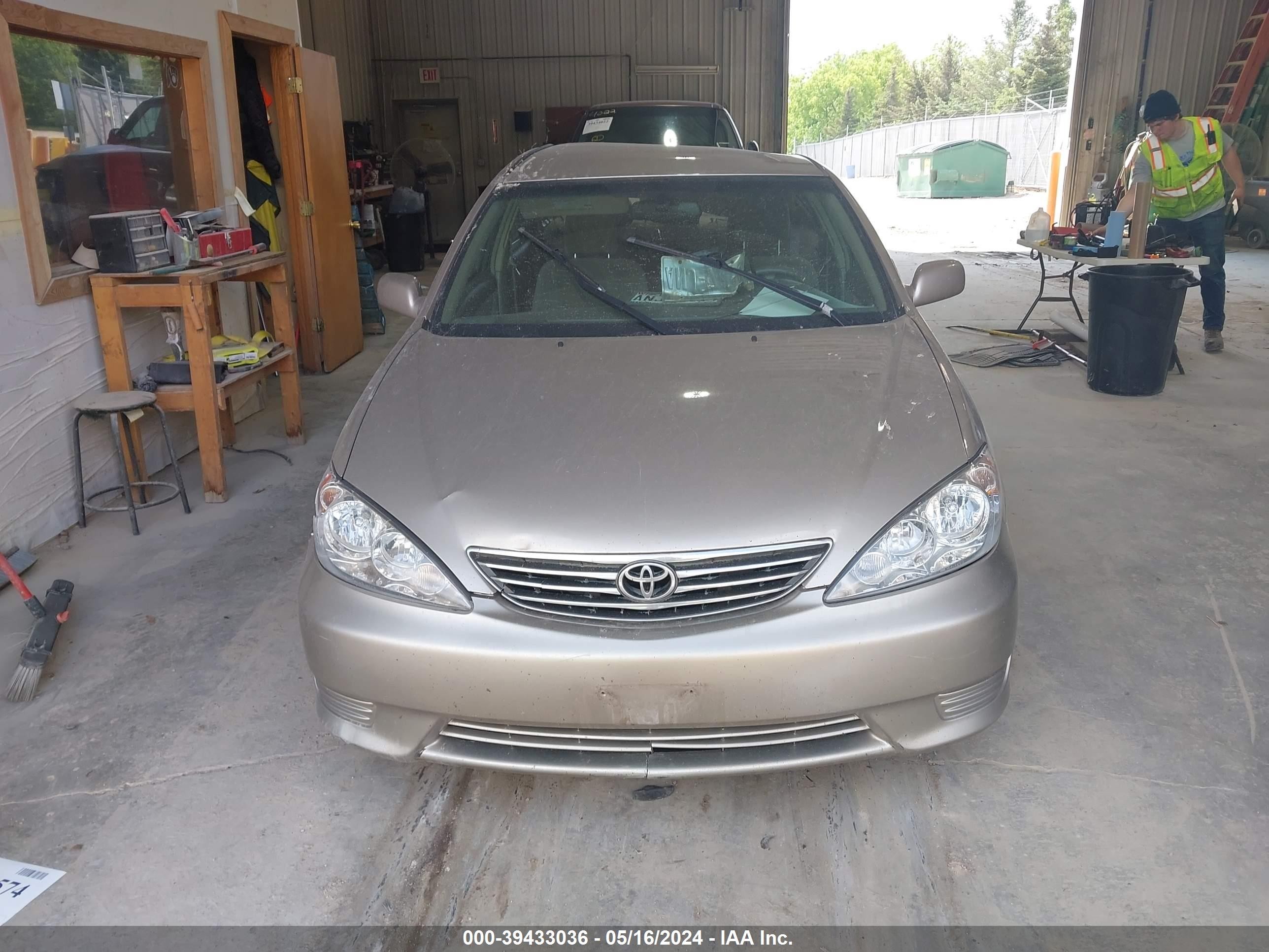 Photo 11 VIN: 4T1BE32K66U694636 - TOYOTA CAMRY 