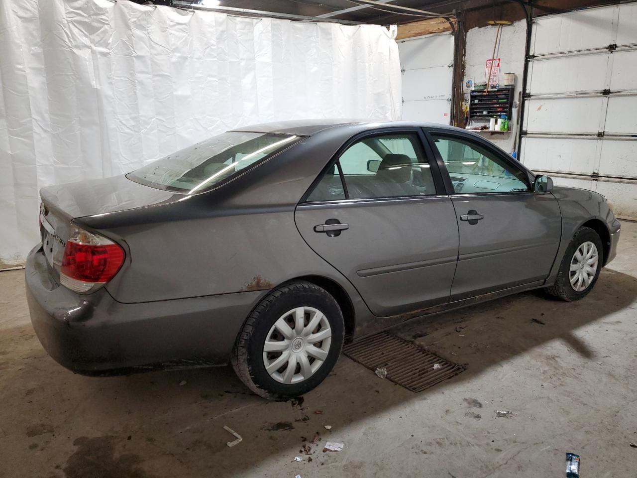Photo 2 VIN: 4T1BE32K66U731118 - TOYOTA CAMRY LE 