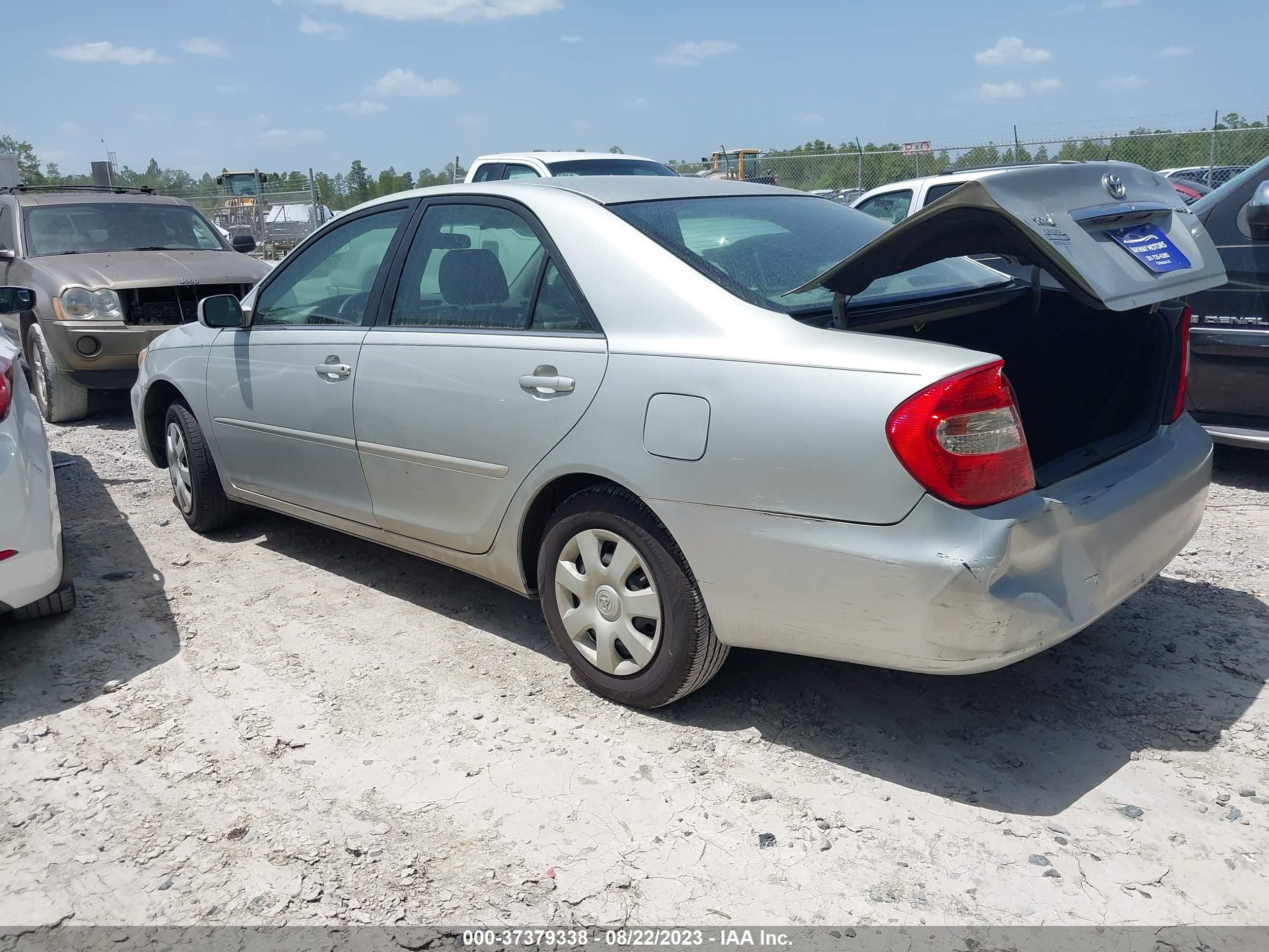 Photo 2 VIN: 4T1BE32K72U087560 - TOYOTA CAMRY 