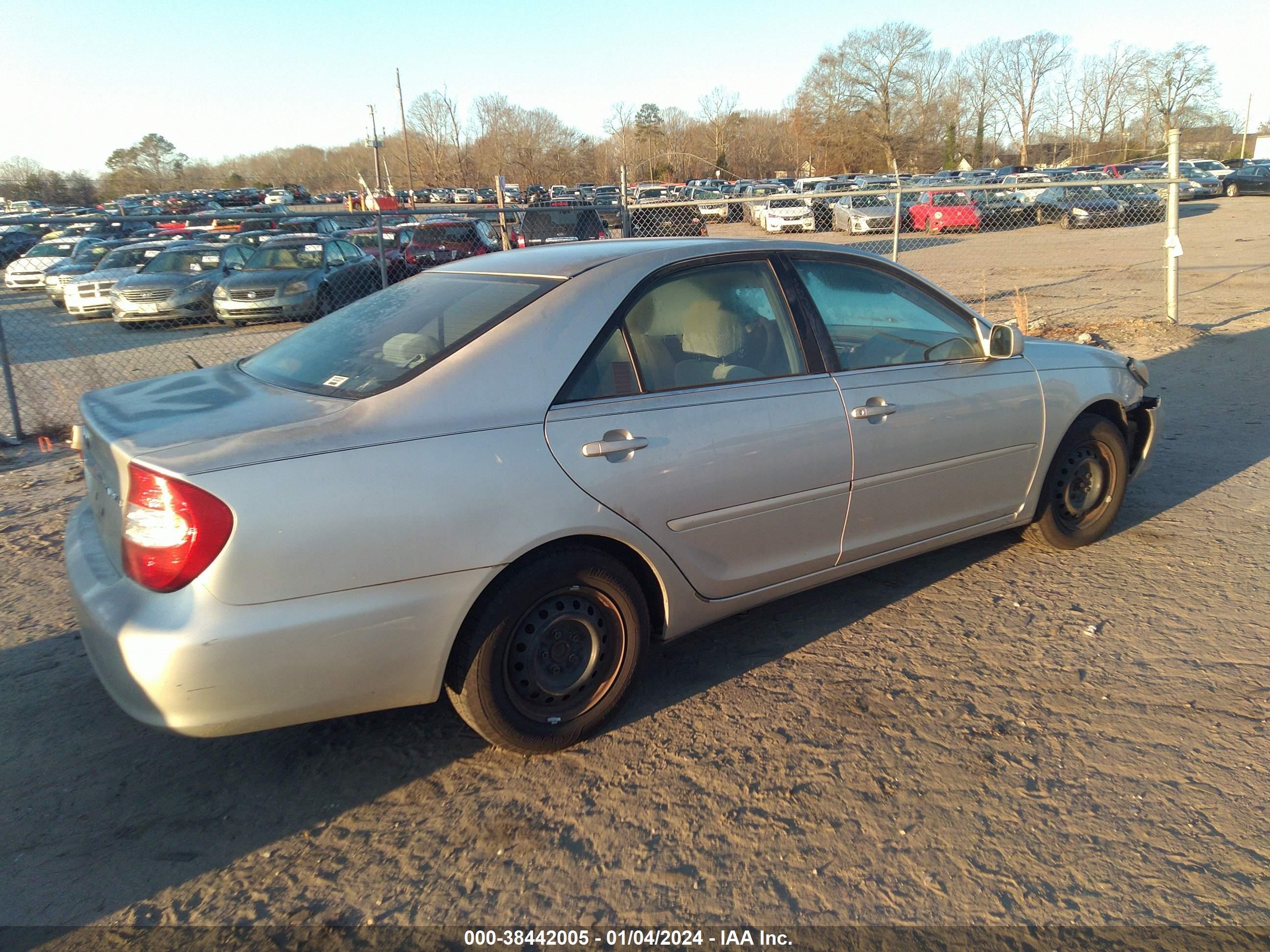 Photo 3 VIN: 4T1BE32K72U521279 - TOYOTA CAMRY 