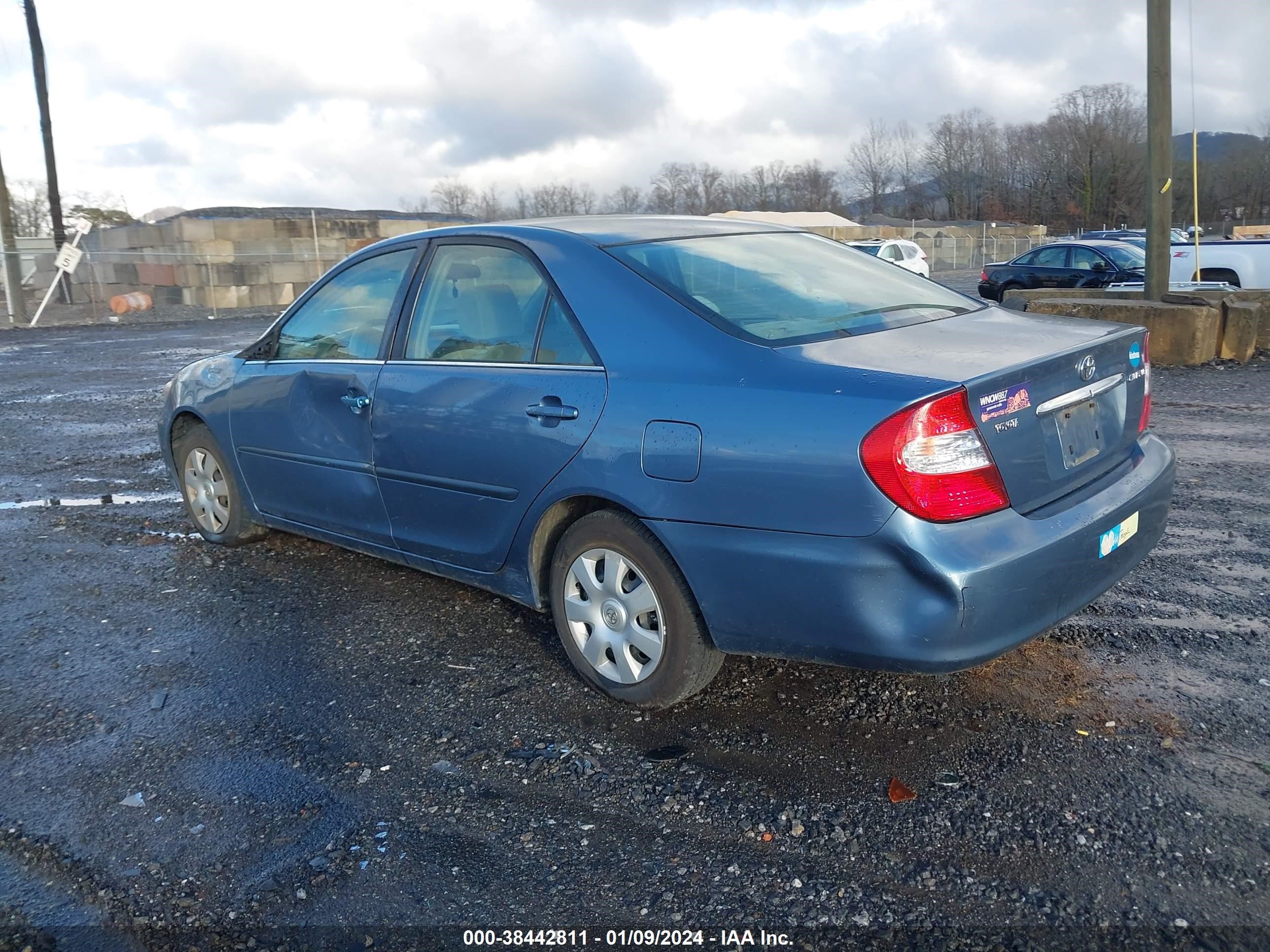 Photo 2 VIN: 4T1BE32K72U577450 - TOYOTA CAMRY 