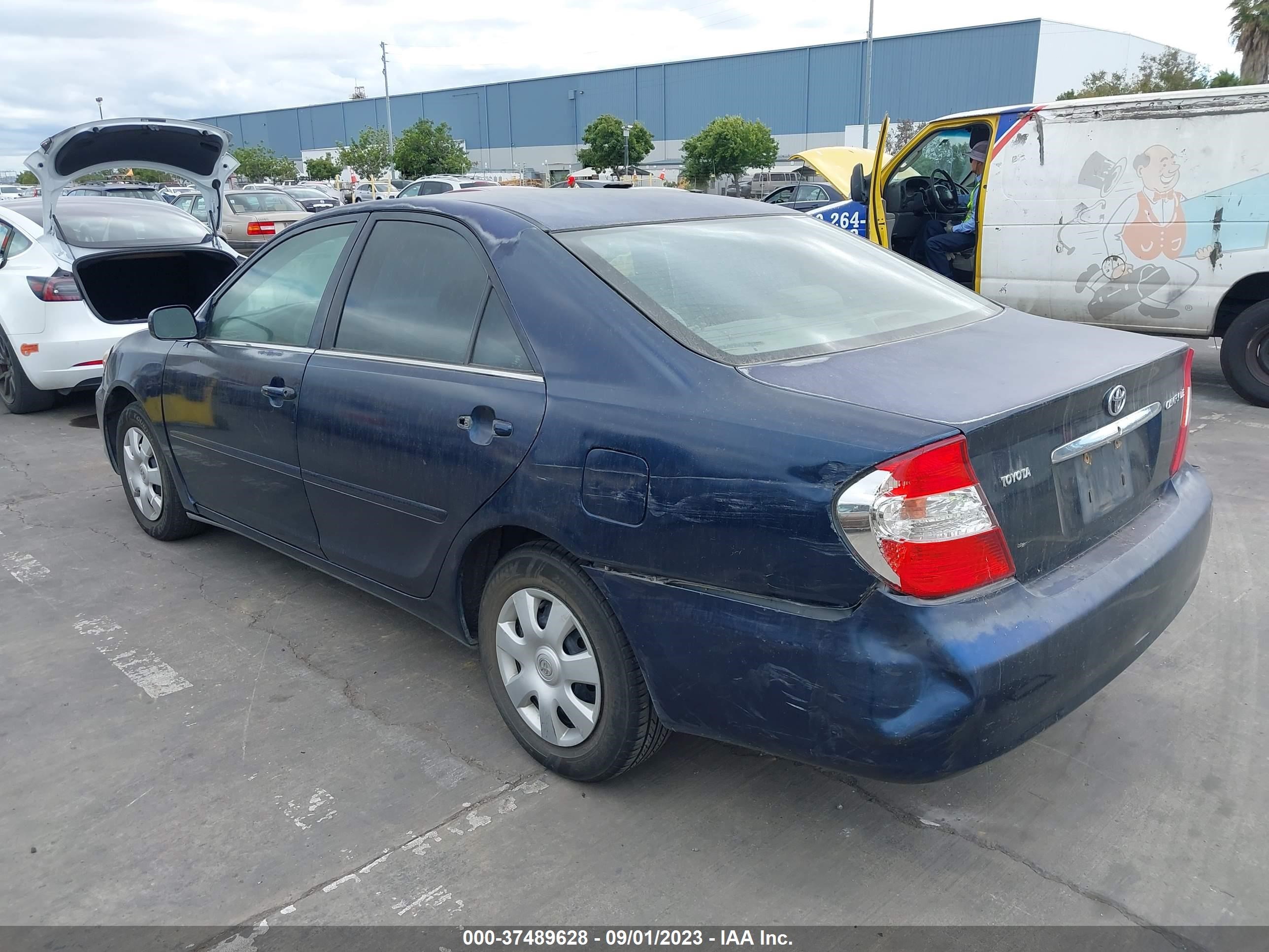 Photo 2 VIN: 4T1BE32K73U168222 - TOYOTA CAMRY 