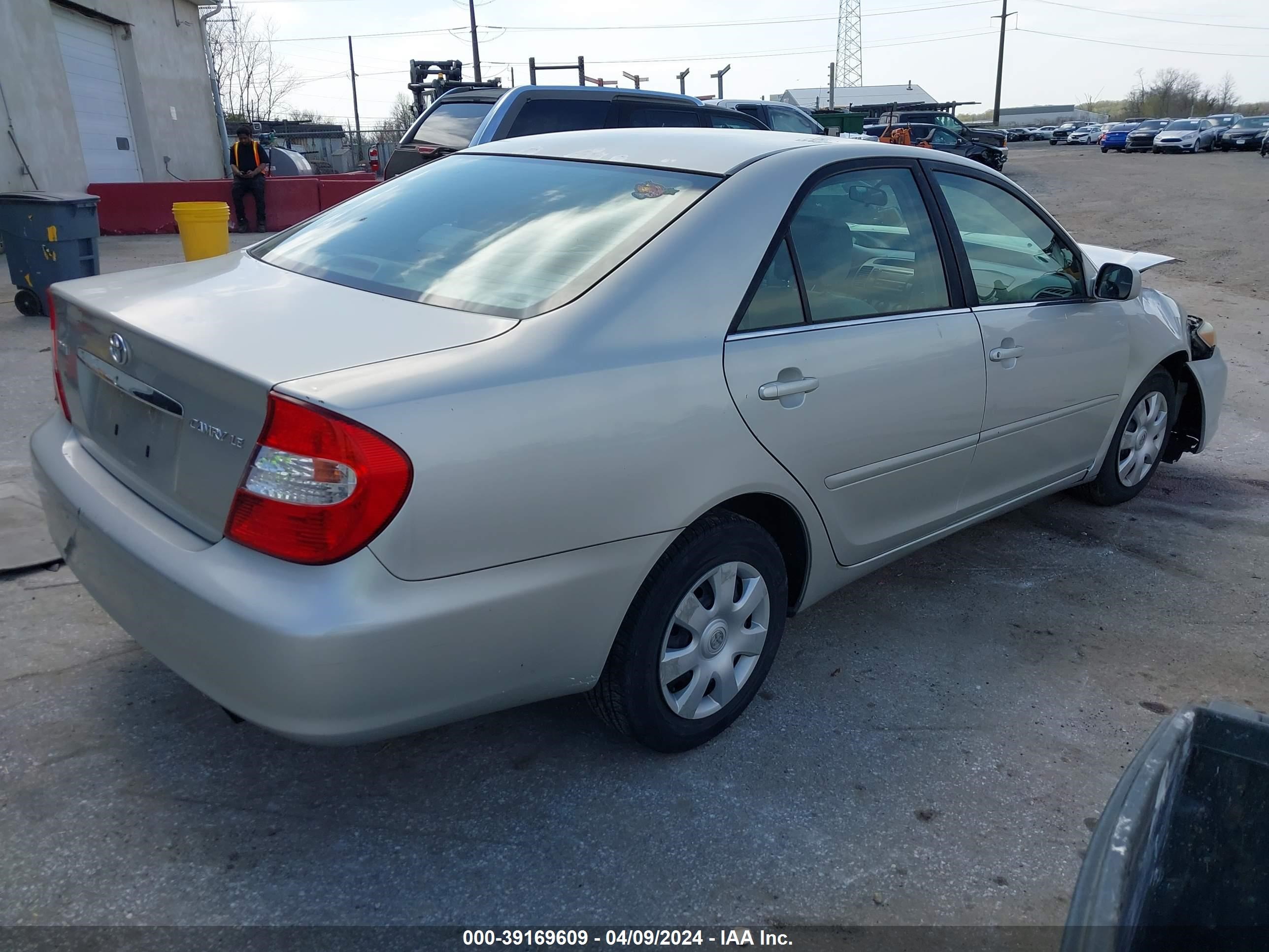 Photo 3 VIN: 4T1BE32K73U212364 - TOYOTA CAMRY 