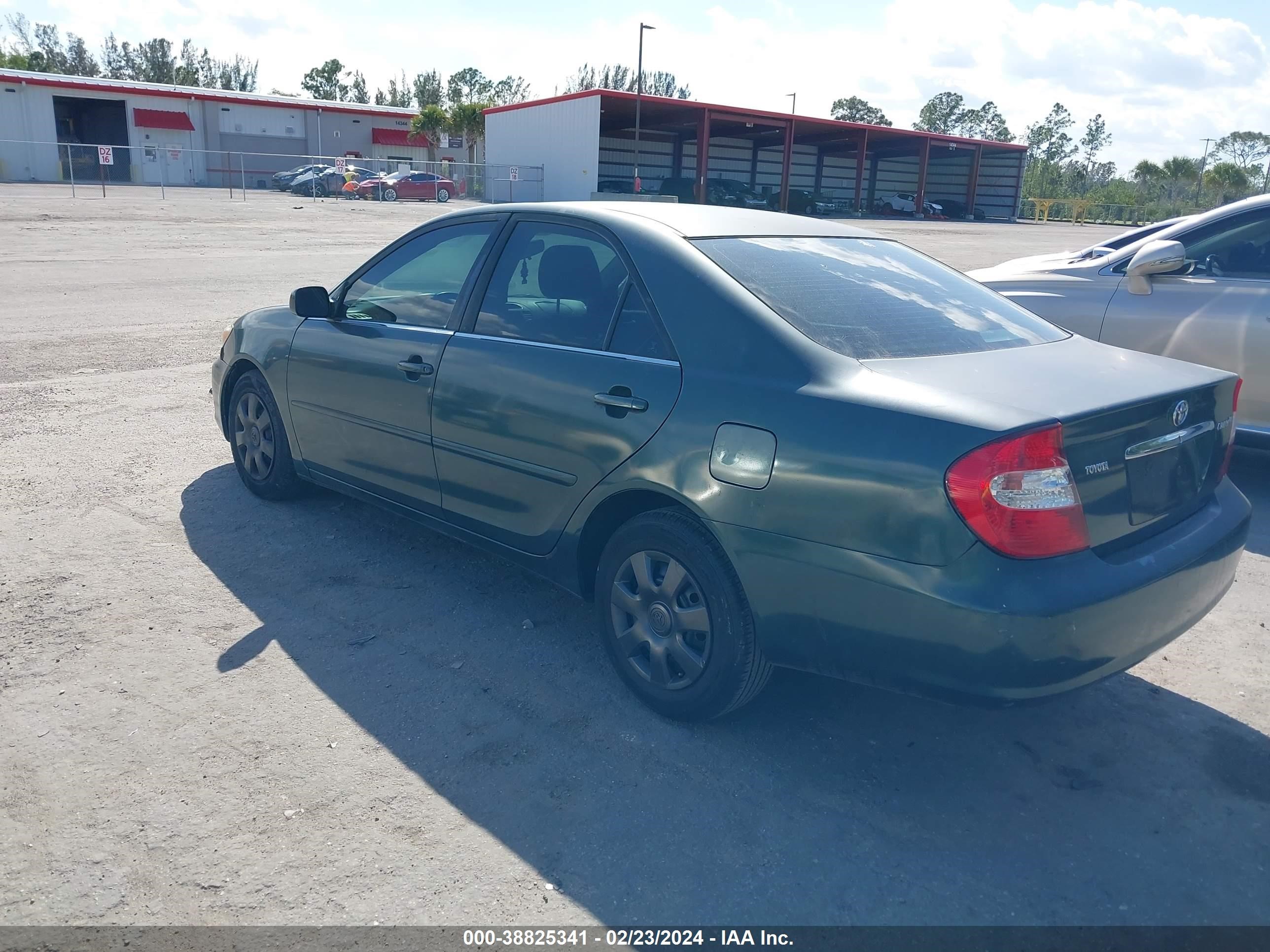 Photo 2 VIN: 4T1BE32K73U661849 - TOYOTA CAMRY 