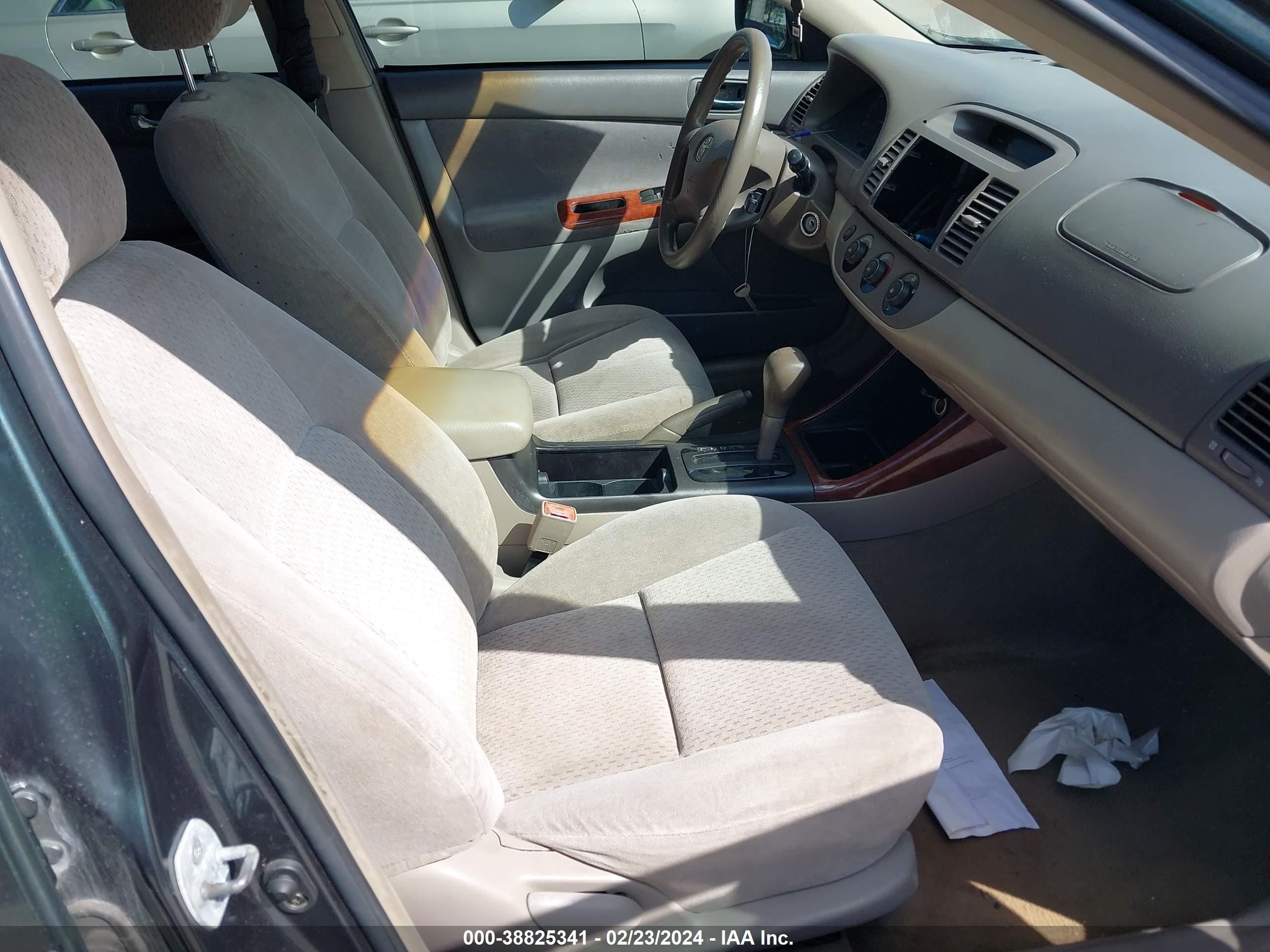 Photo 4 VIN: 4T1BE32K73U661849 - TOYOTA CAMRY 