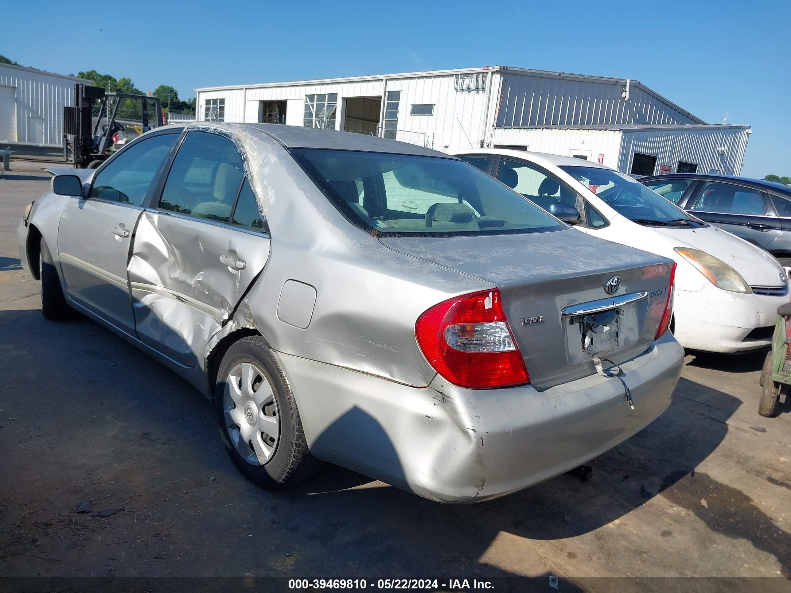 Photo 2 VIN: 4T1BE32K74U315785 - TOYOTA CAMRY 