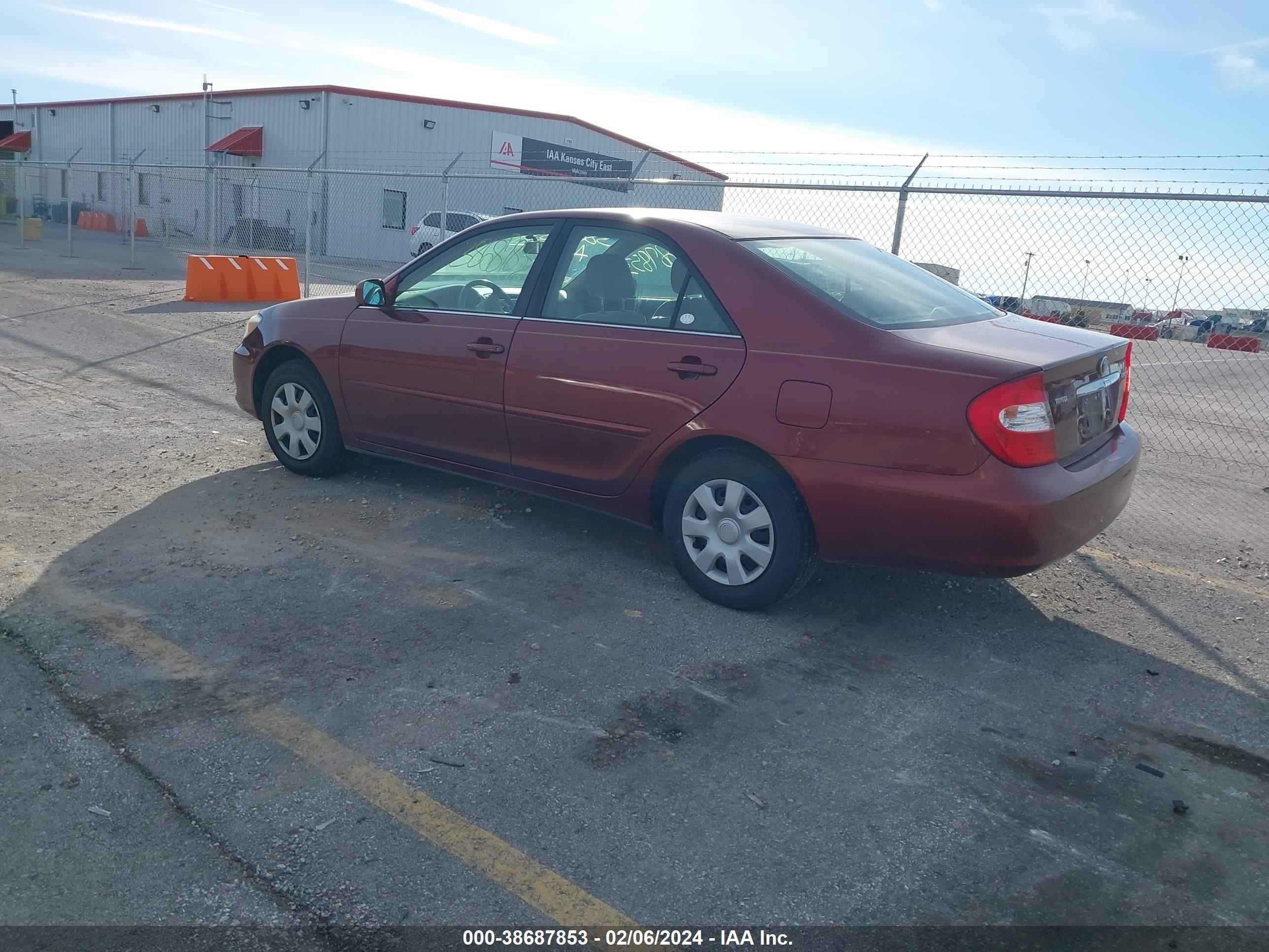 Photo 2 VIN: 4T1BE32K74U332425 - TOYOTA CAMRY 