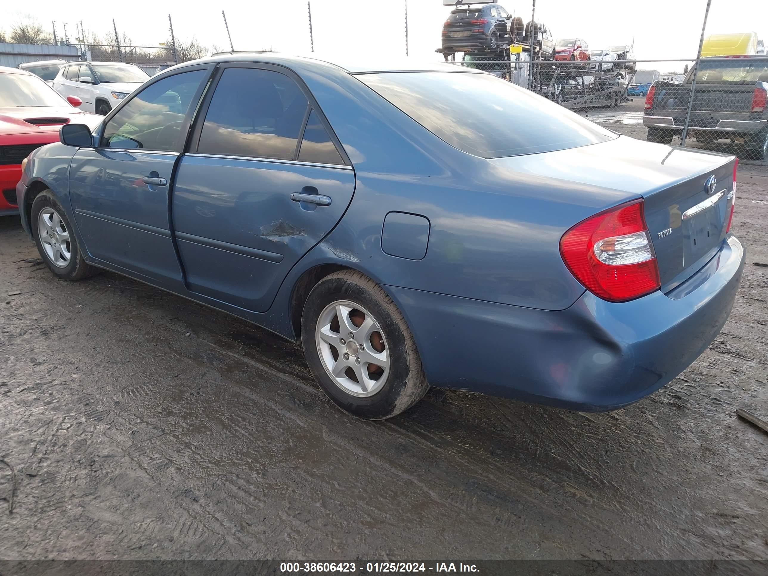 Photo 2 VIN: 4T1BE32K74U792460 - TOYOTA CAMRY 