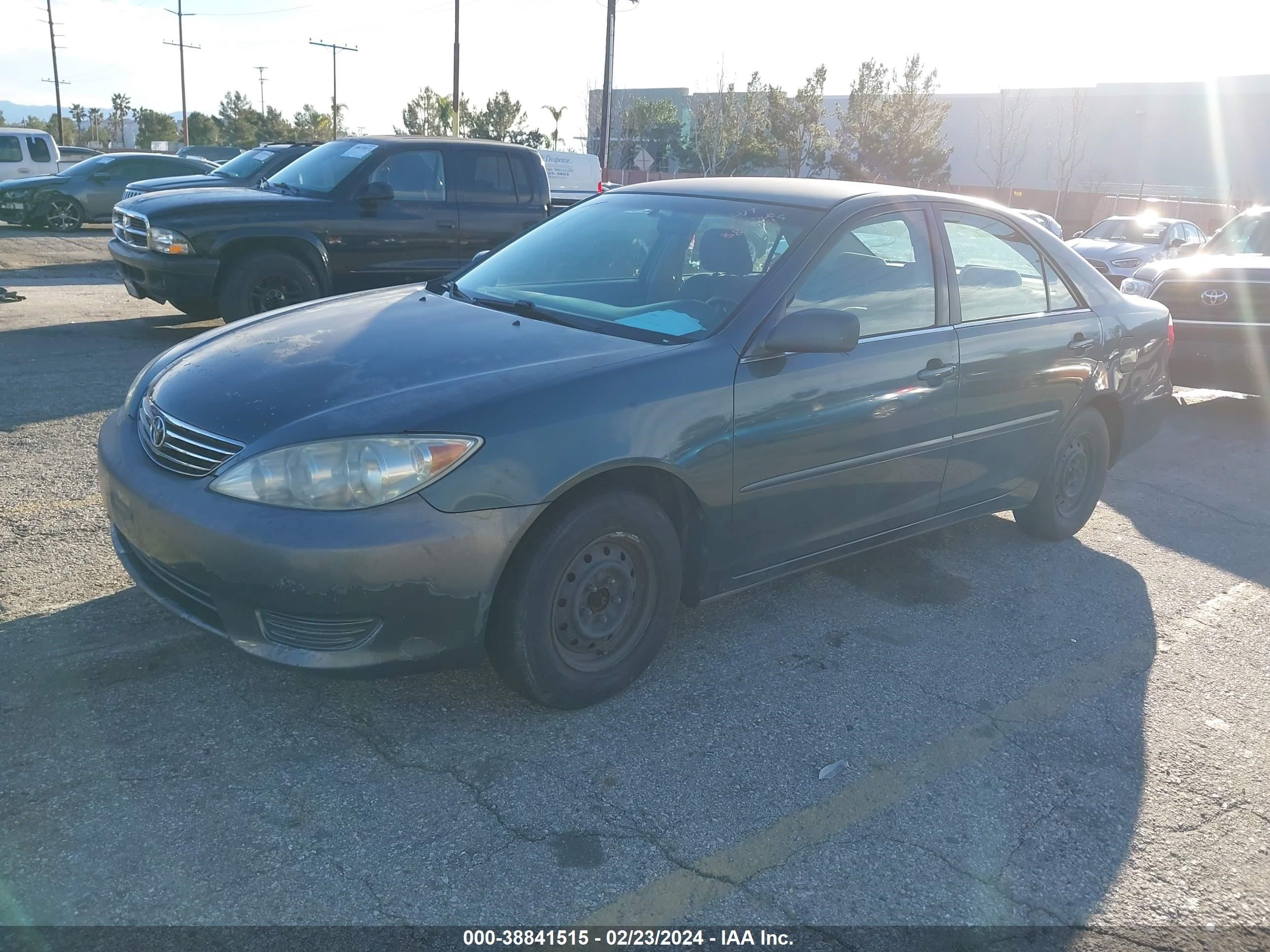 Photo 1 VIN: 4T1BE32K75U018677 - TOYOTA CAMRY 