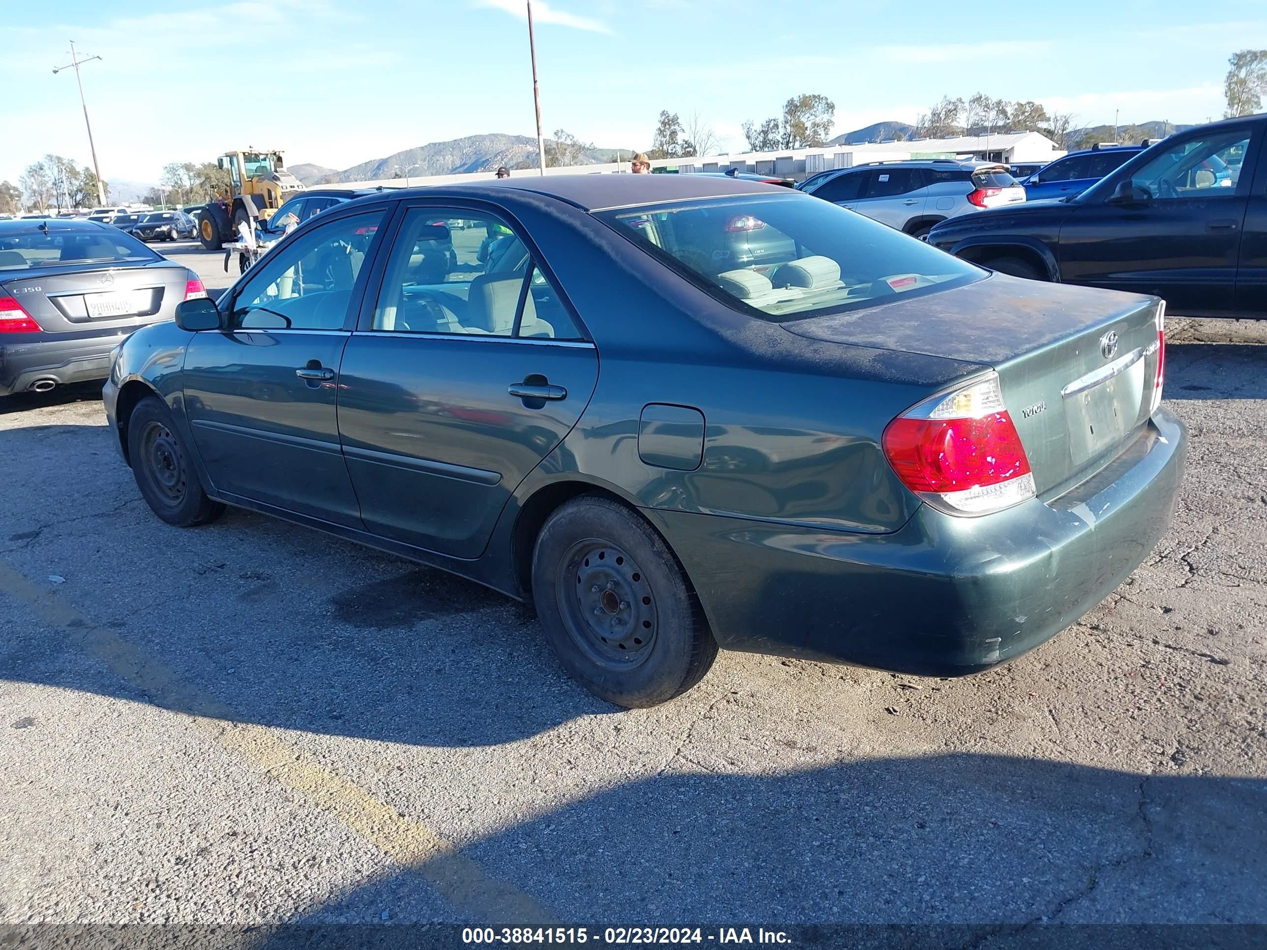 Photo 2 VIN: 4T1BE32K75U018677 - TOYOTA CAMRY 