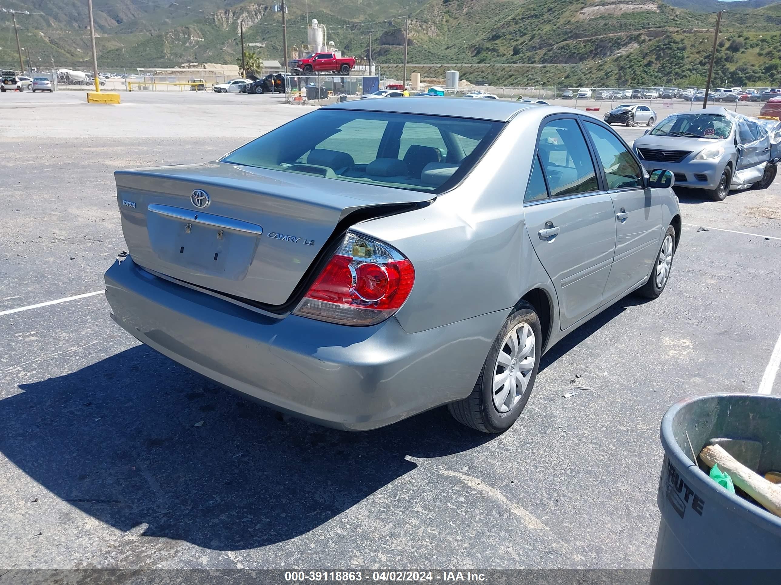 Photo 3 VIN: 4T1BE32K75U583110 - TOYOTA CAMRY 