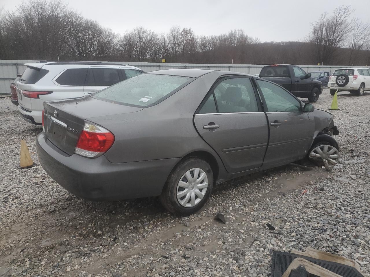 Photo 2 VIN: 4T1BE32K75U616753 - TOYOTA CAMRY 