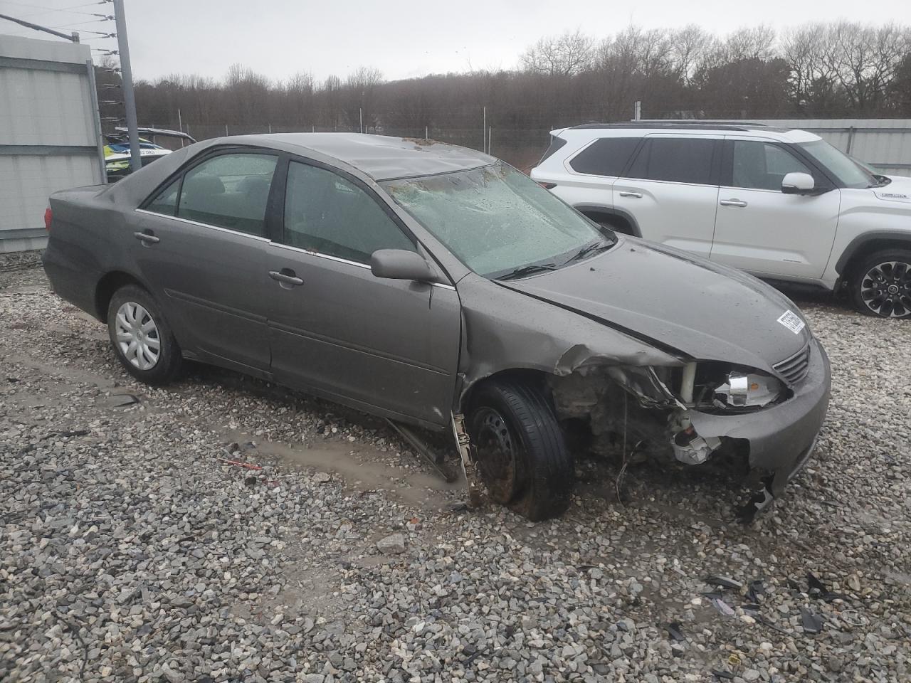 Photo 3 VIN: 4T1BE32K75U616753 - TOYOTA CAMRY 