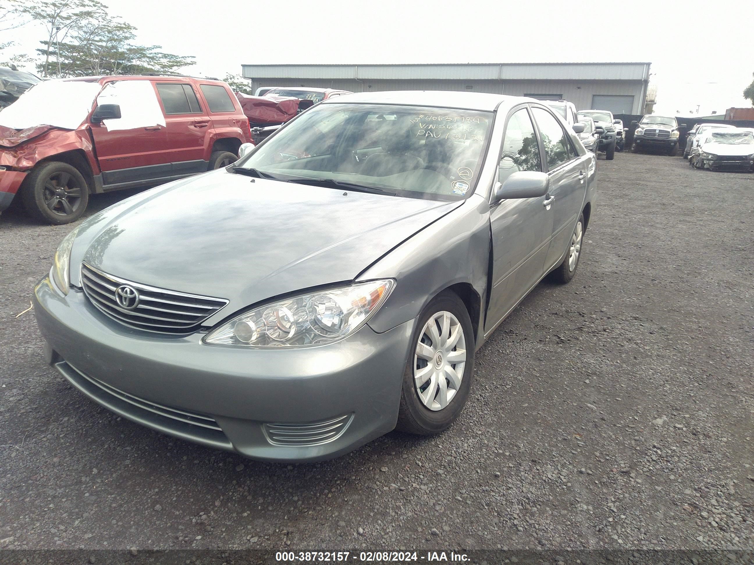 Photo 1 VIN: 4T1BE32K75U956176 - TOYOTA CAMRY 