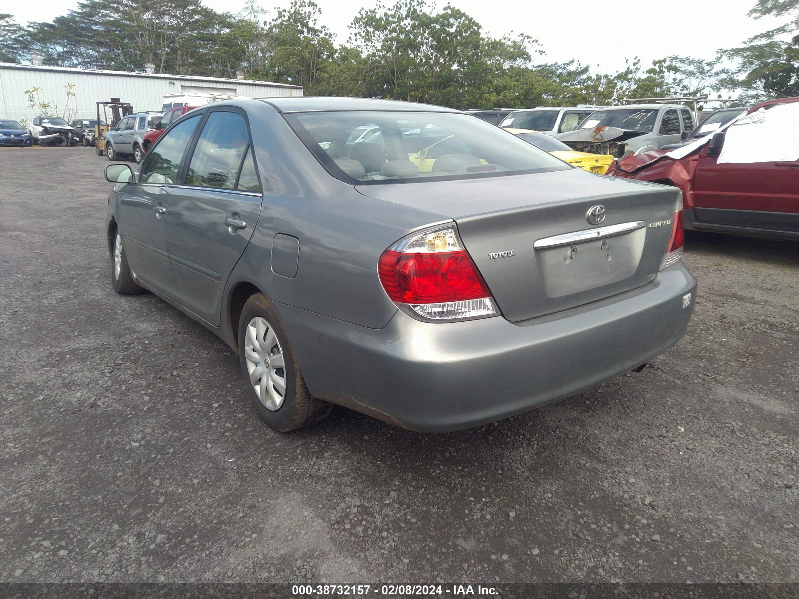 Photo 2 VIN: 4T1BE32K75U956176 - TOYOTA CAMRY 