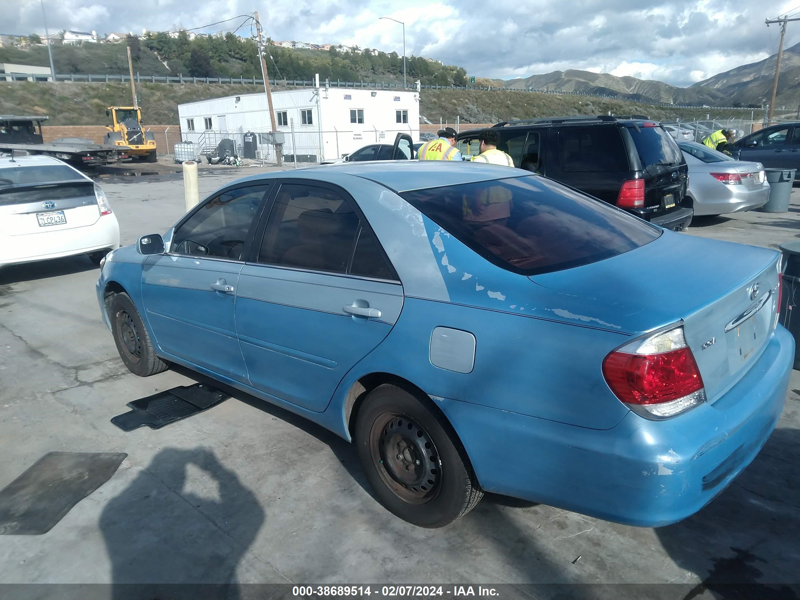 Photo 2 VIN: 4T1BE32K75U984527 - TOYOTA CAMRY 