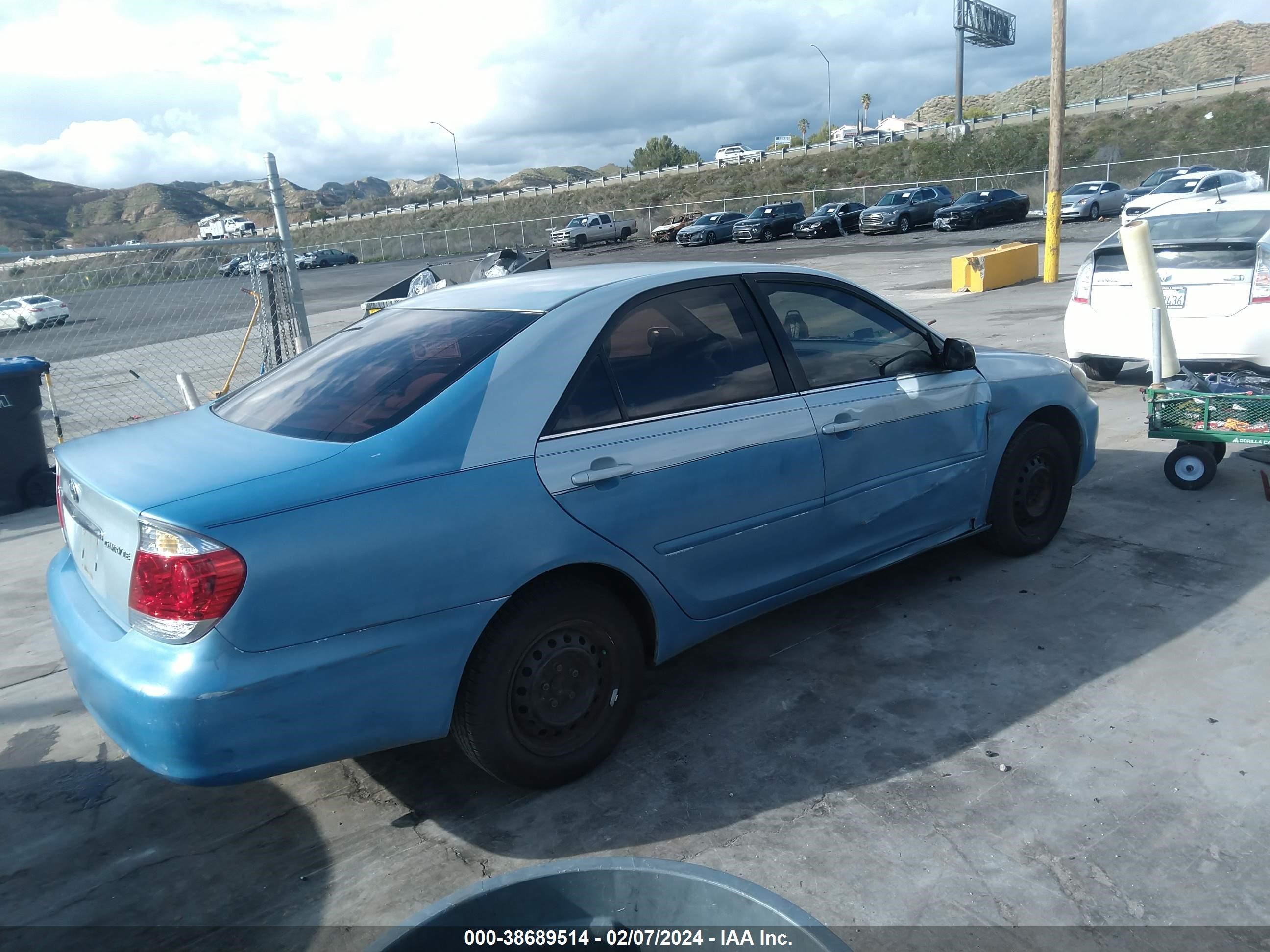 Photo 3 VIN: 4T1BE32K75U984527 - TOYOTA CAMRY 