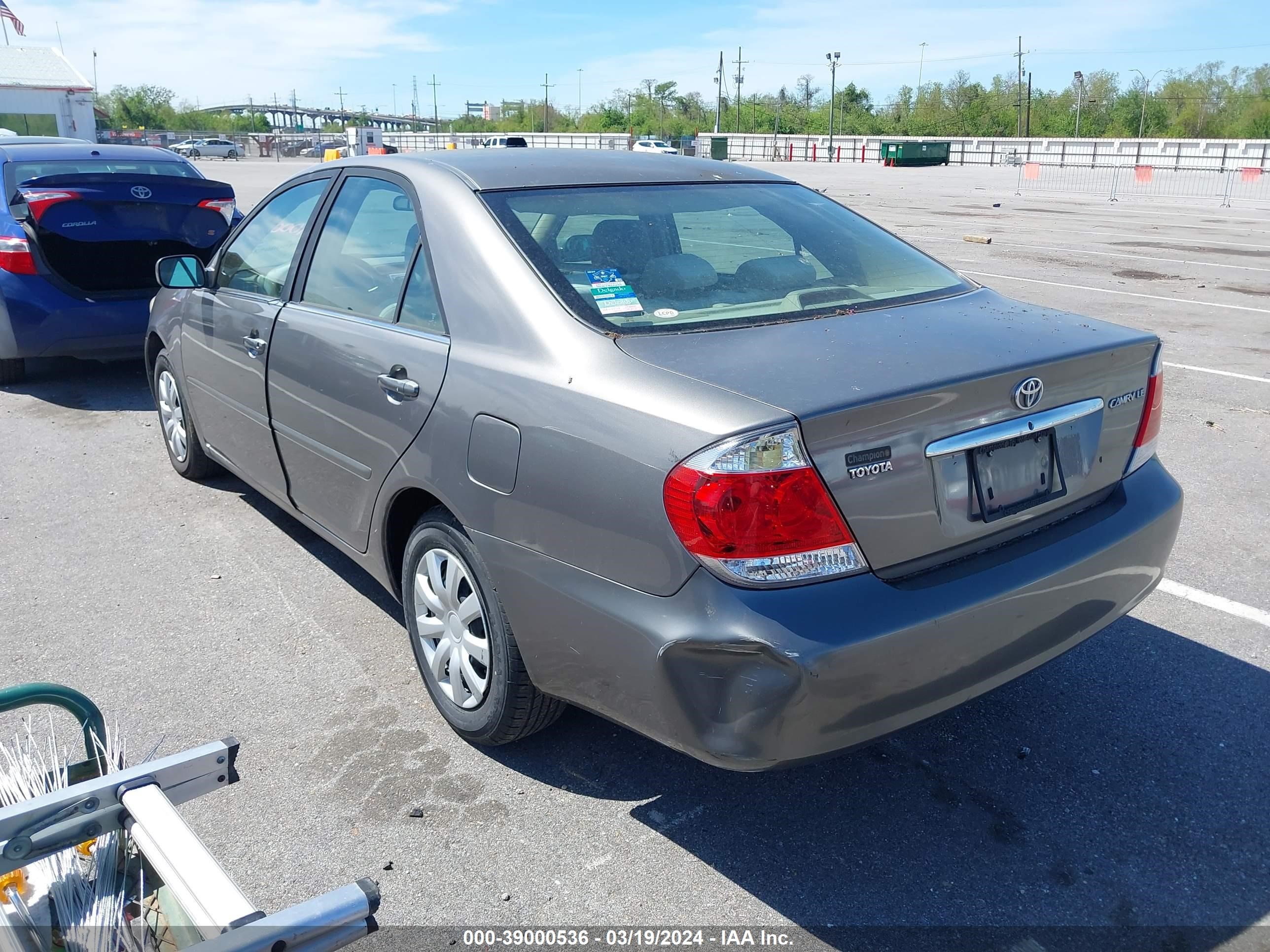 Photo 2 VIN: 4T1BE32K76U668711 - TOYOTA CAMRY 