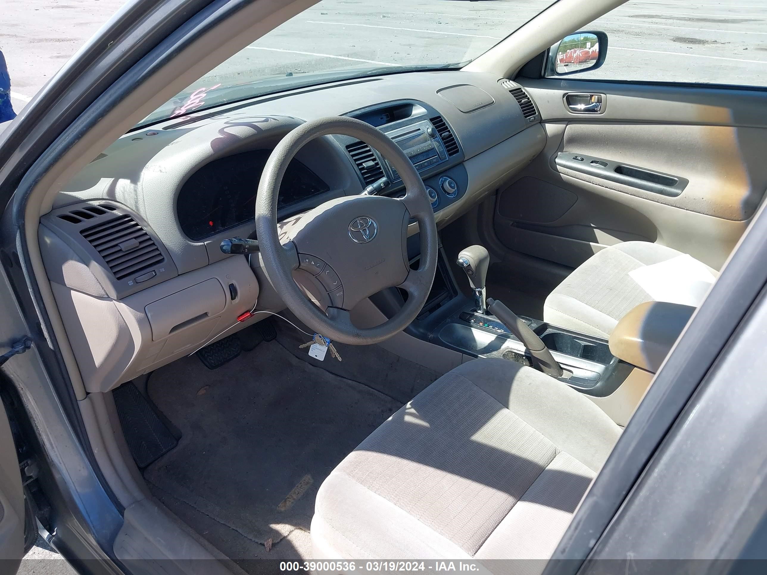 Photo 4 VIN: 4T1BE32K76U668711 - TOYOTA CAMRY 