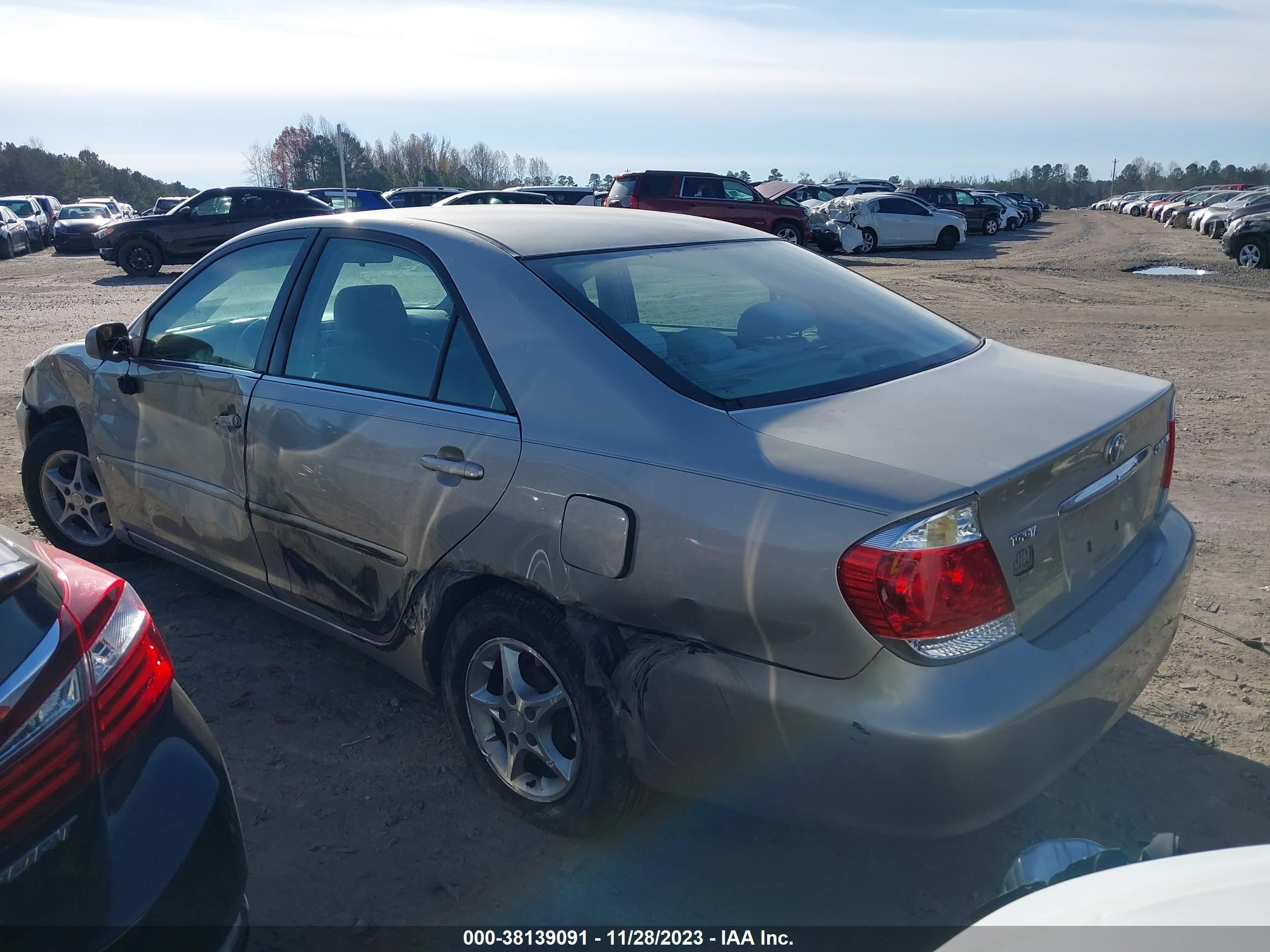 Photo 2 VIN: 4T1BE32K76U717308 - TOYOTA CAMRY 