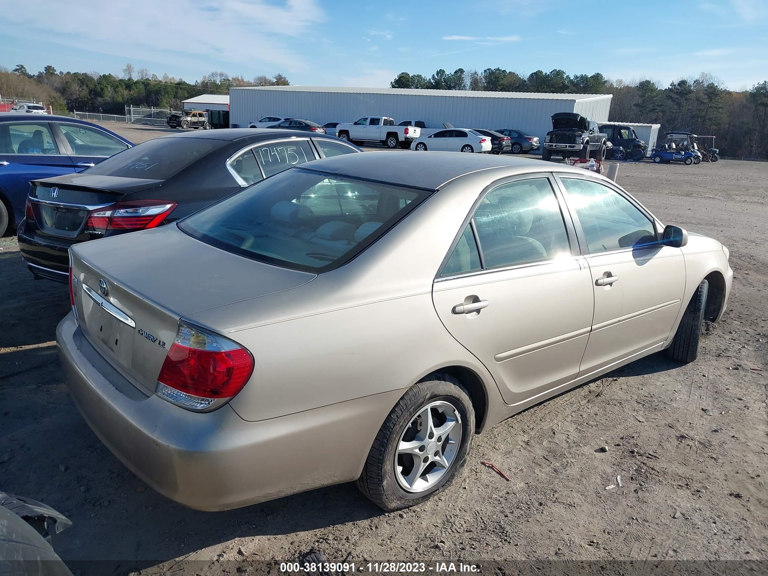 Photo 3 VIN: 4T1BE32K76U717308 - TOYOTA CAMRY 